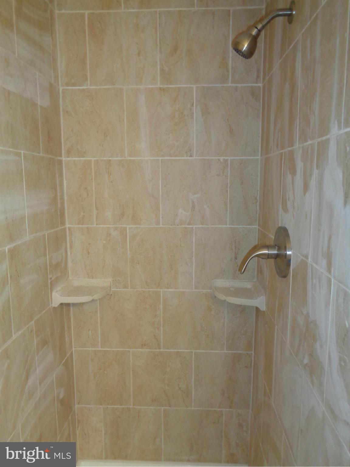 LAKEWOOD EST SUB - Residential Lease