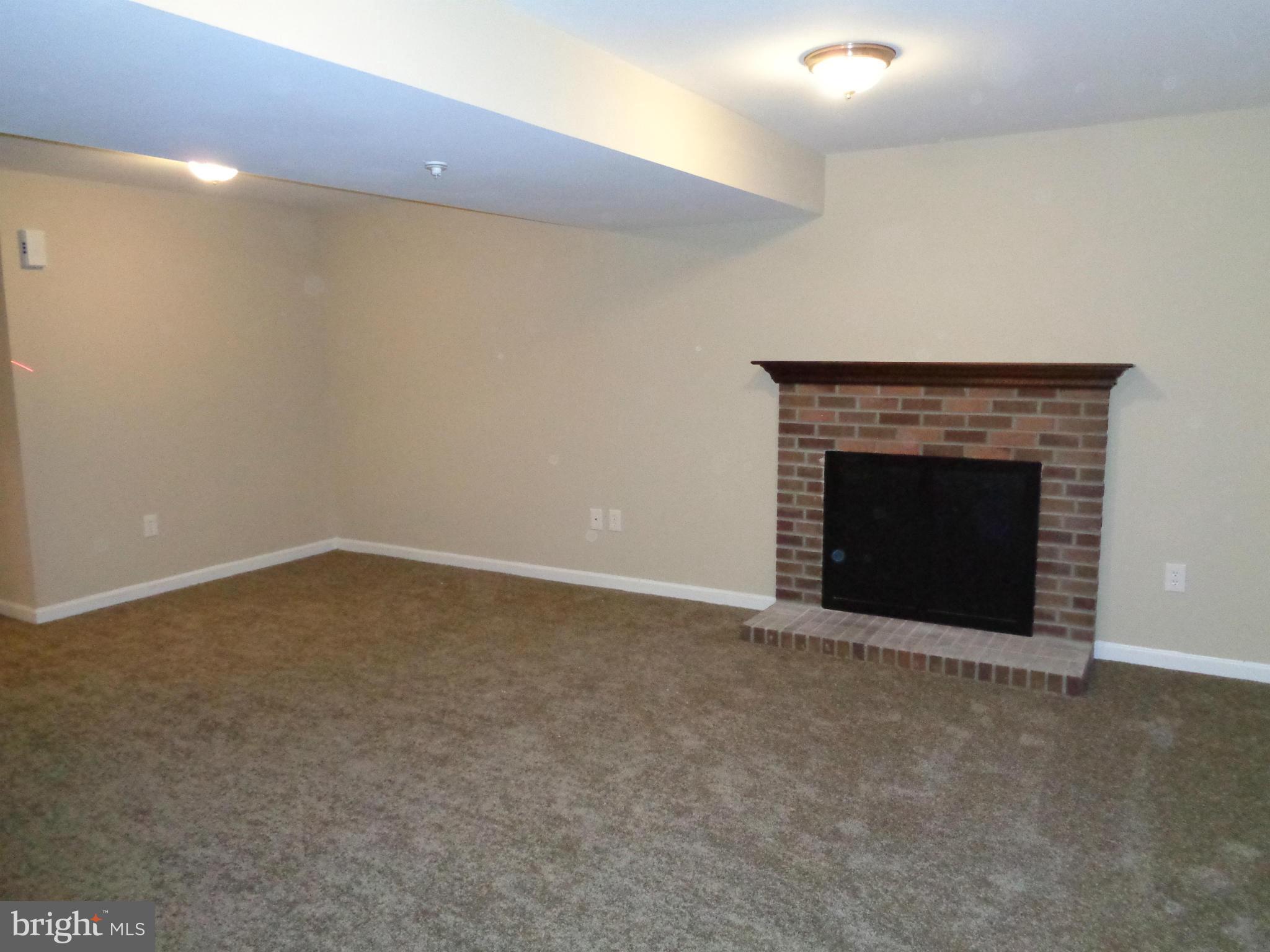 LAKEWOOD EST SUB - Residential Lease