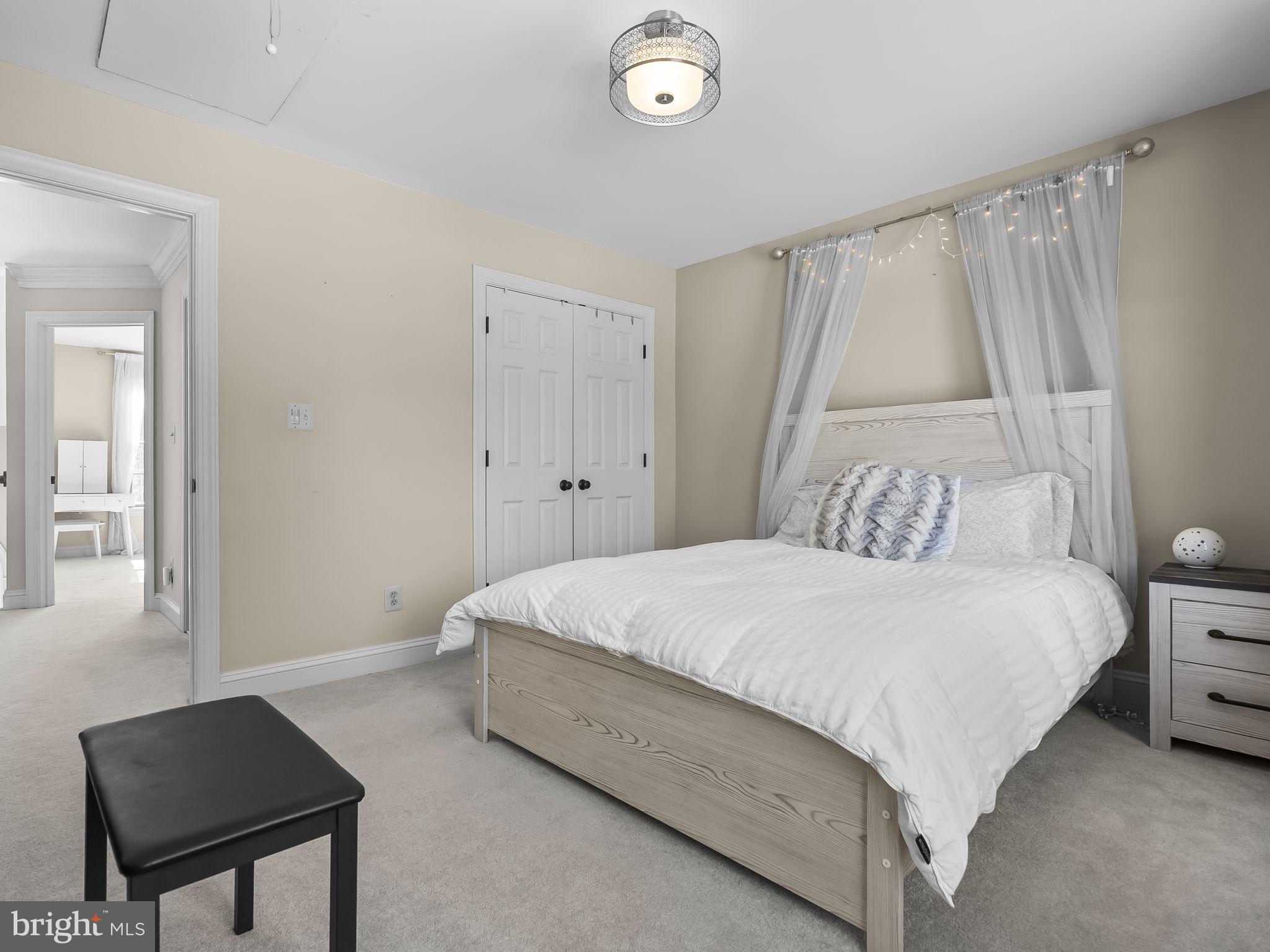 TALL OAKS - Residential