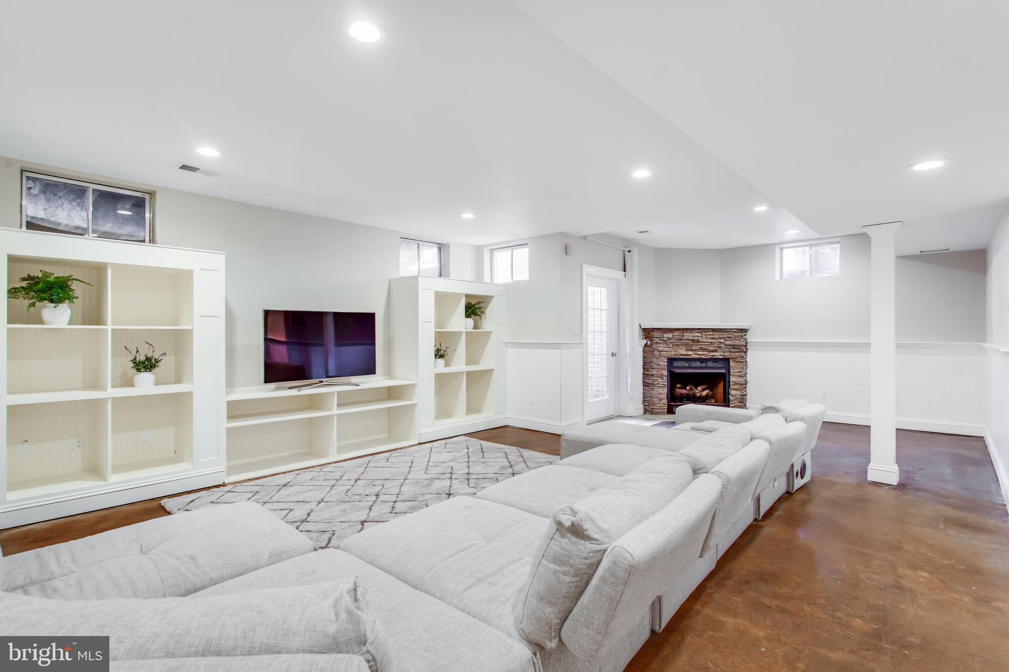 TALL OAKS - Residential