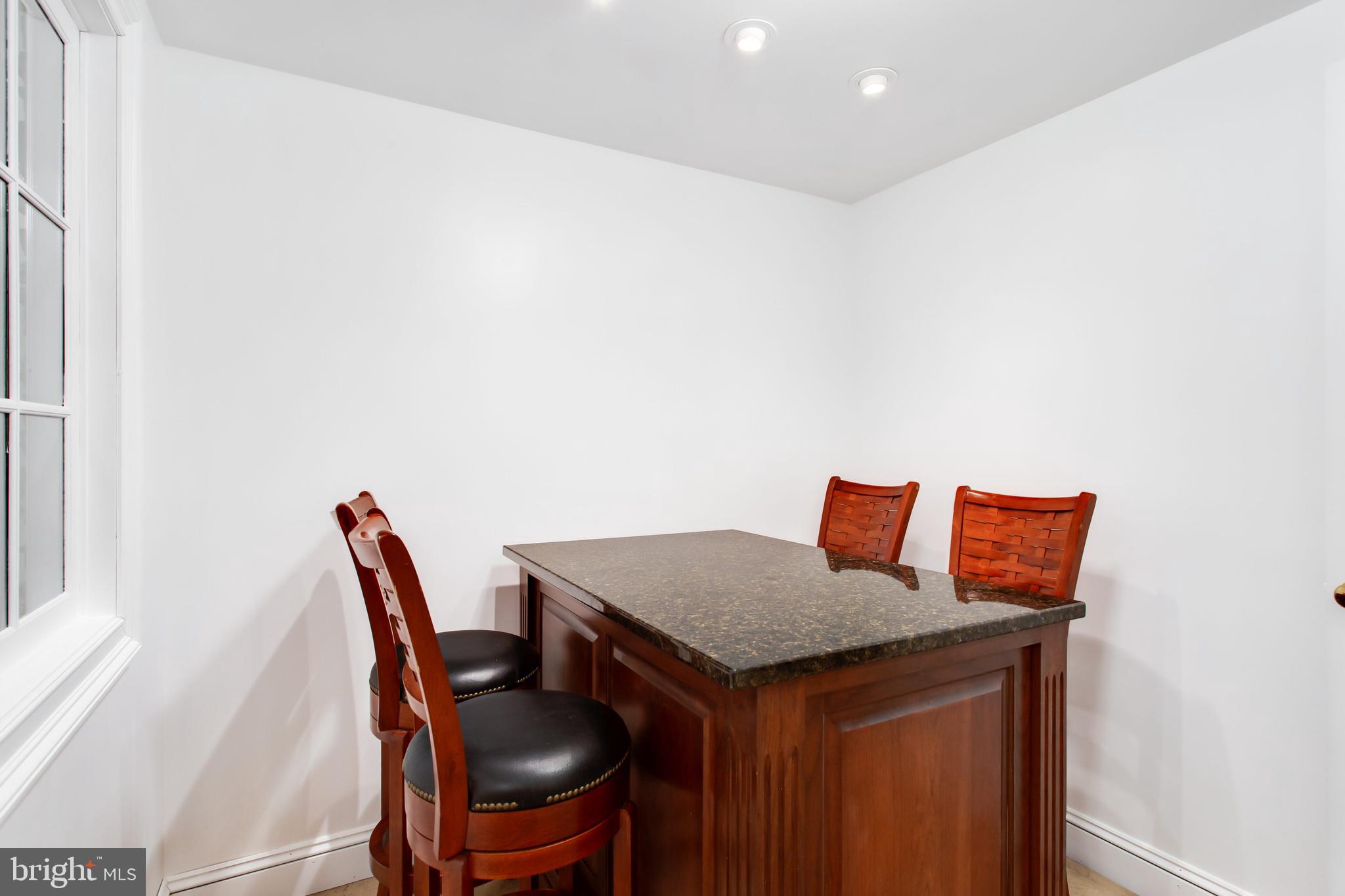 TALL OAKS - Residential