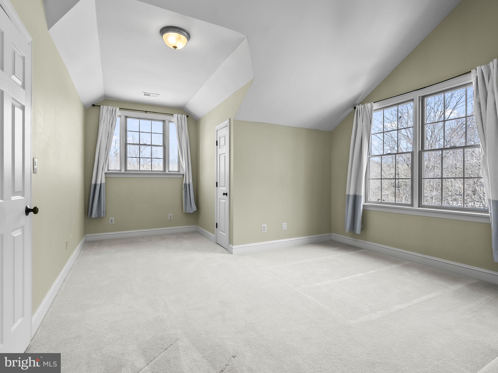 TALL OAKS - Residential