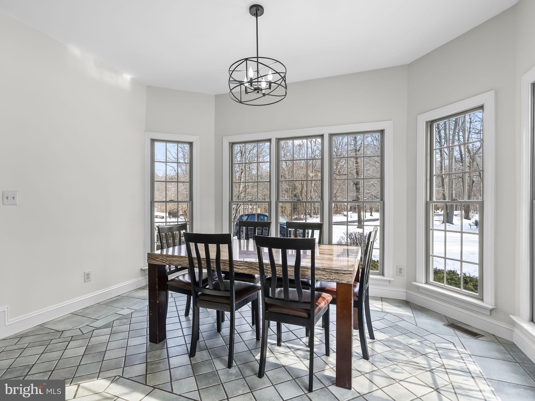 TALL OAKS - Residential