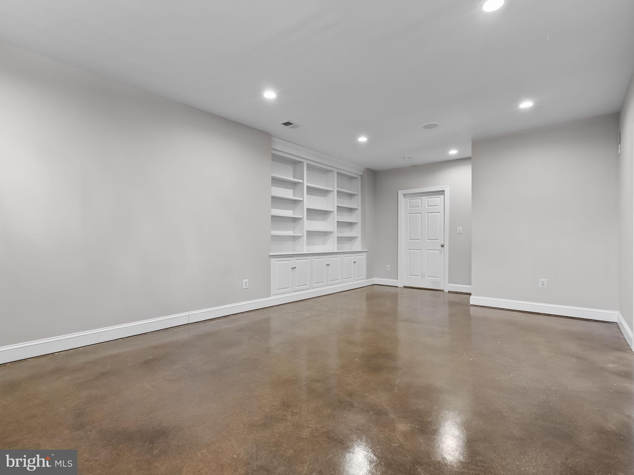 TALL OAKS - Residential