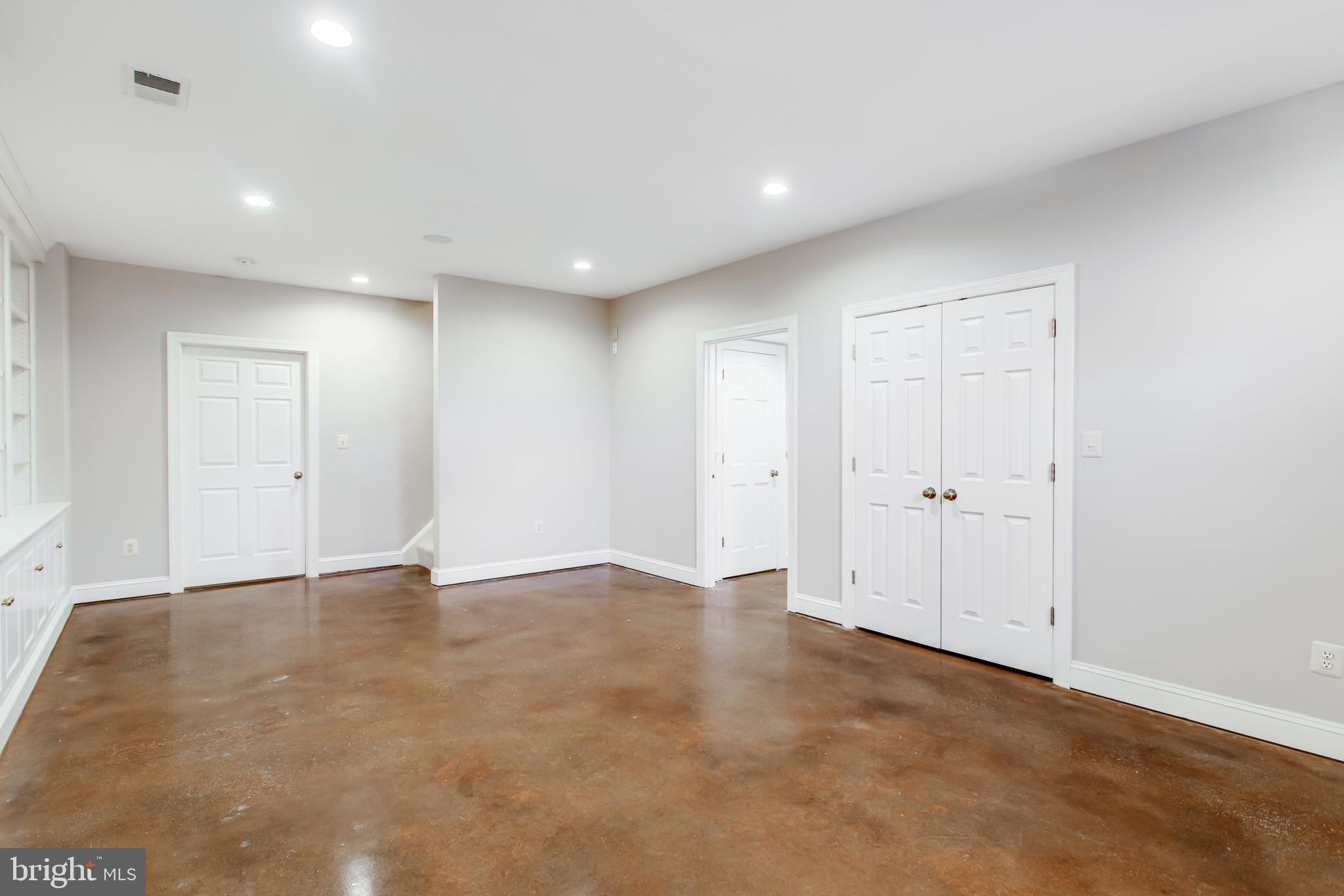 TALL OAKS - Residential