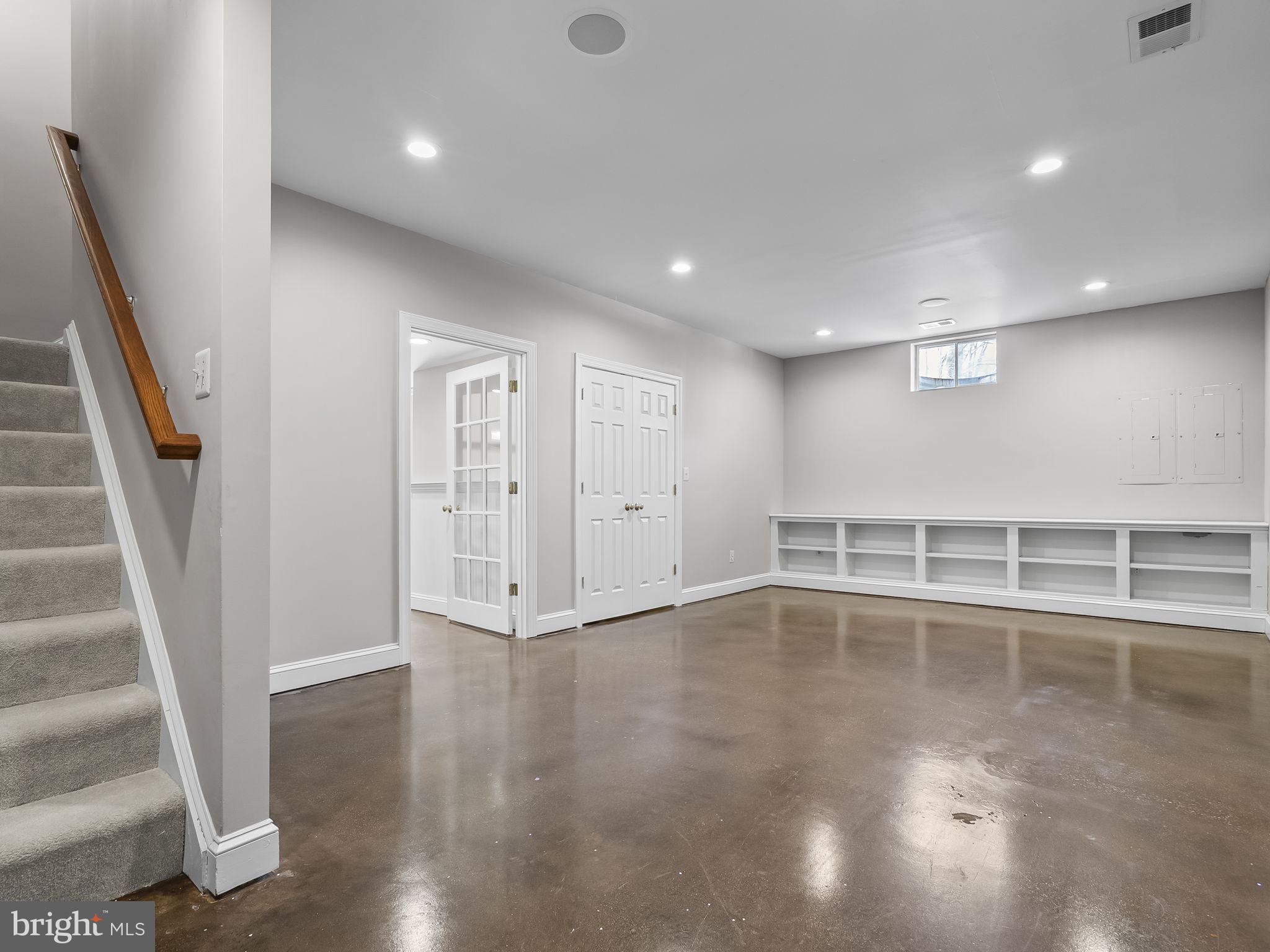 TALL OAKS - Residential