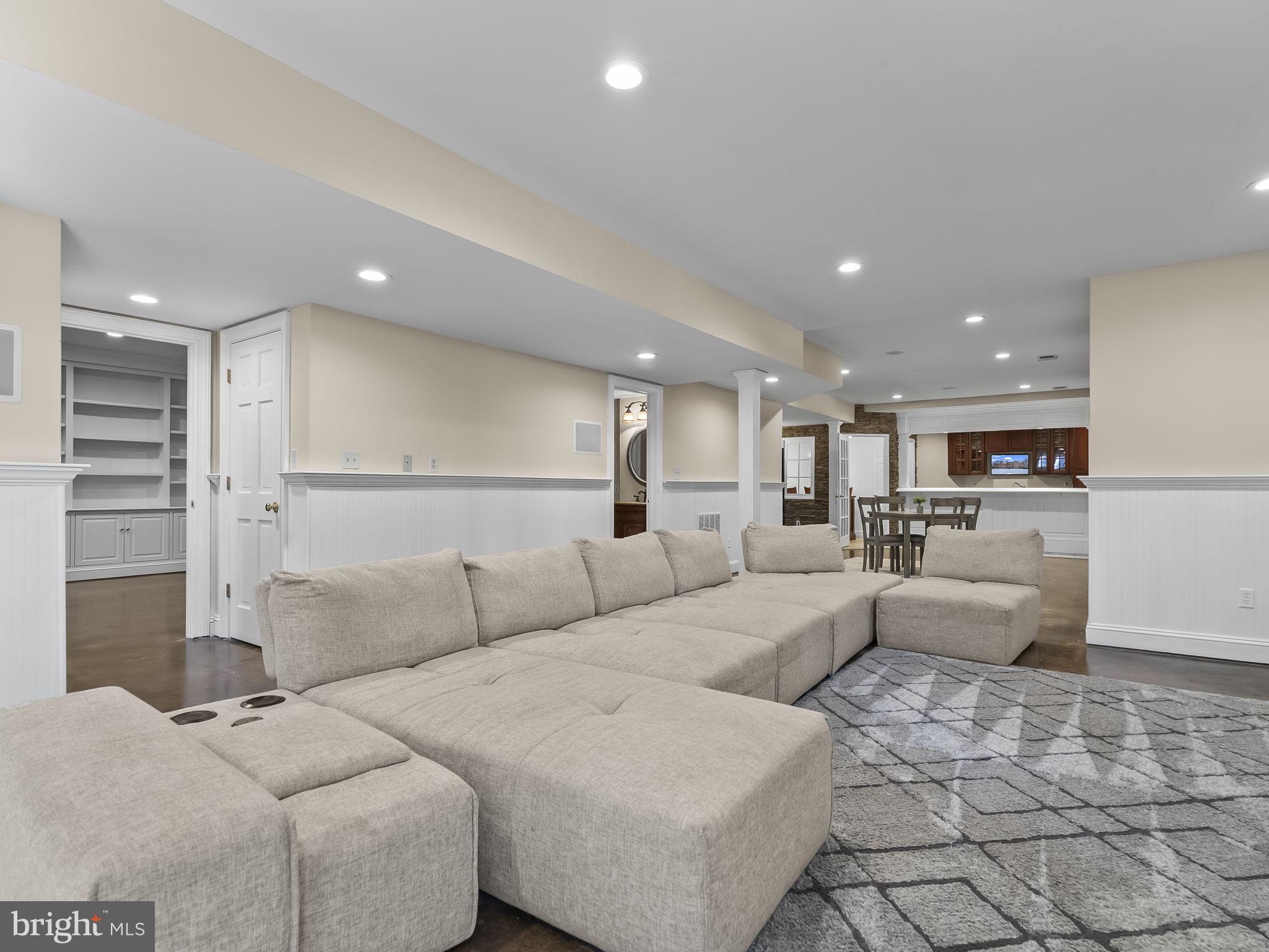 TALL OAKS - Residential