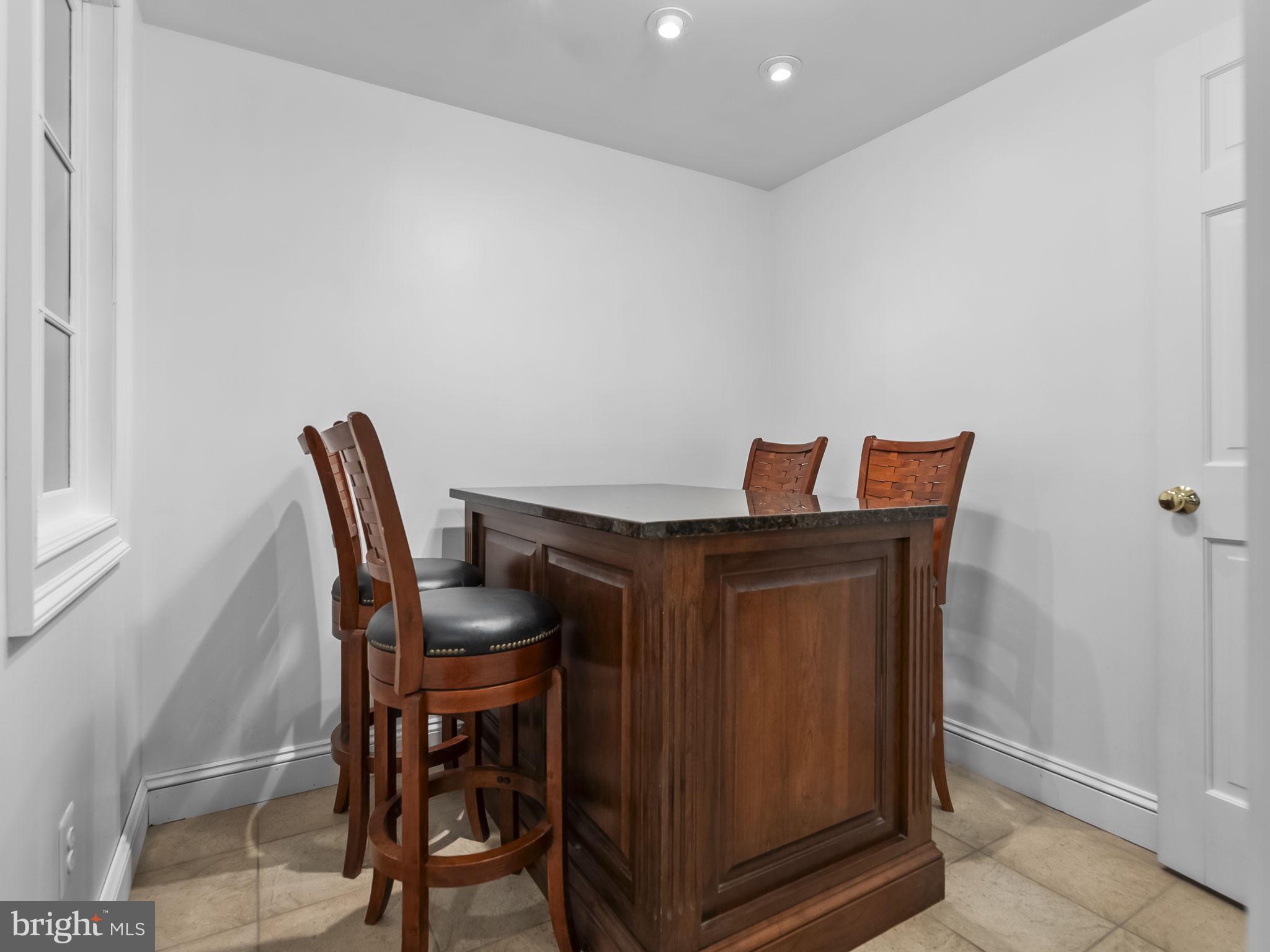 TALL OAKS - Residential