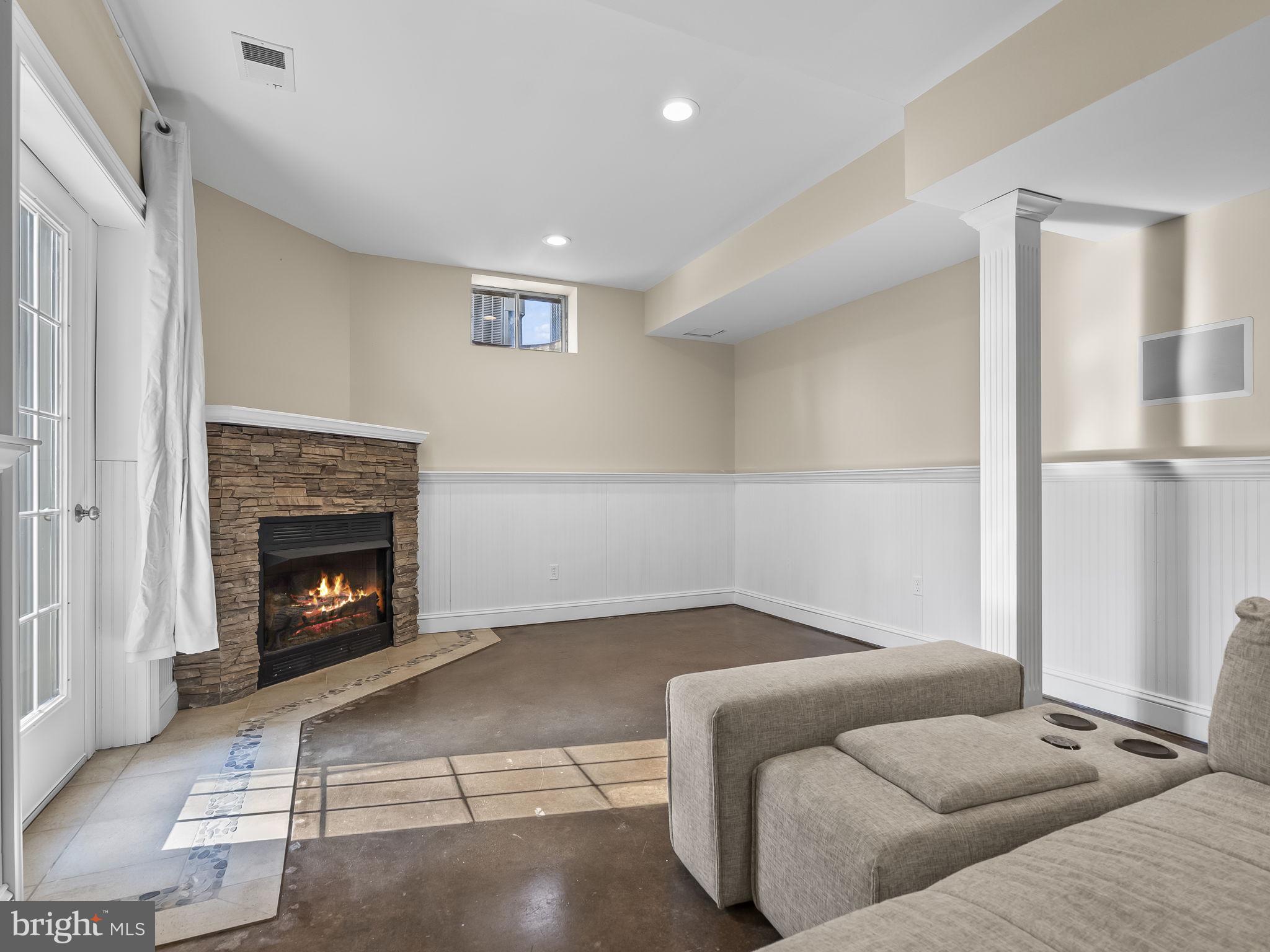 TALL OAKS - Residential