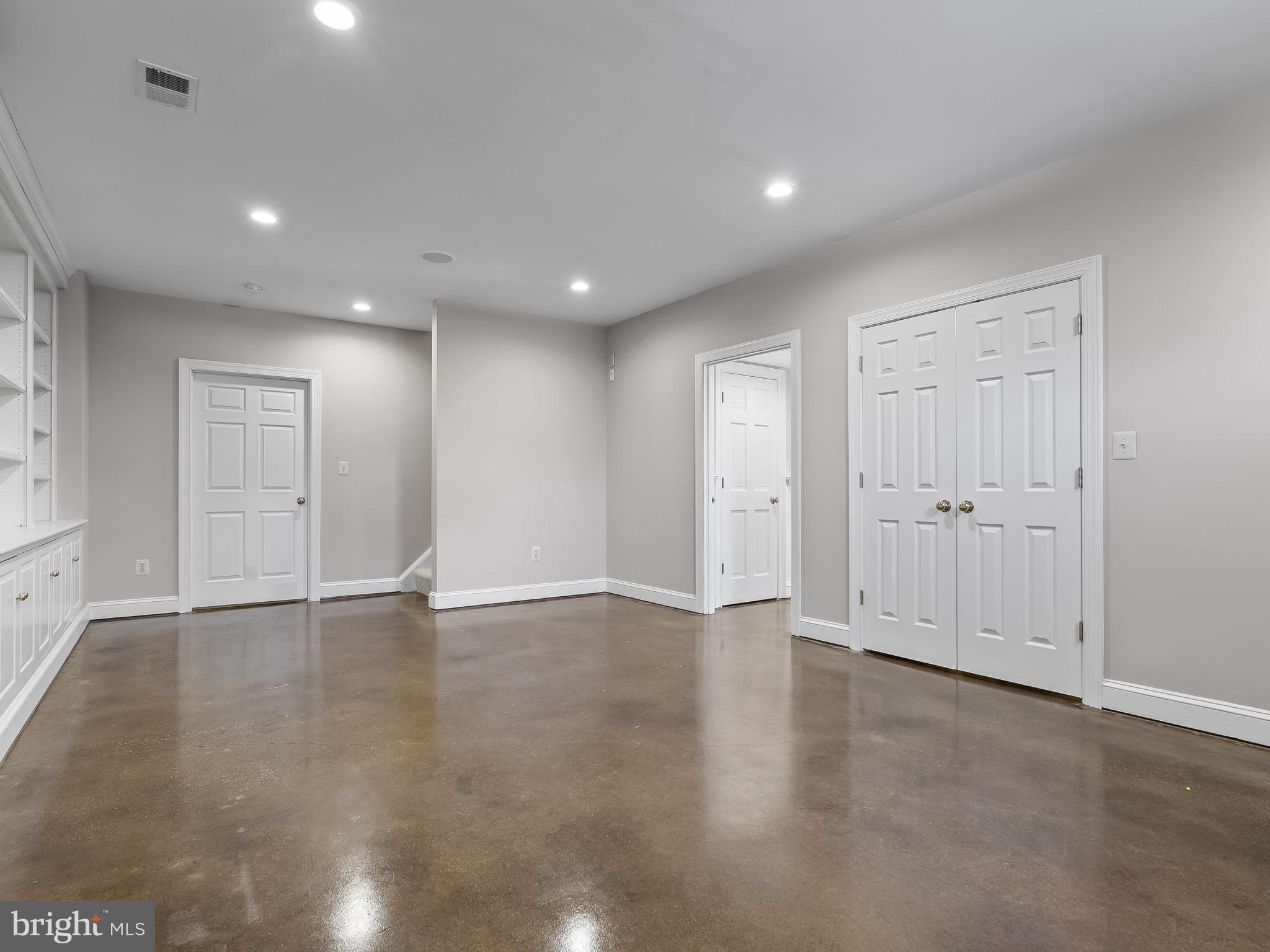 TALL OAKS - Residential