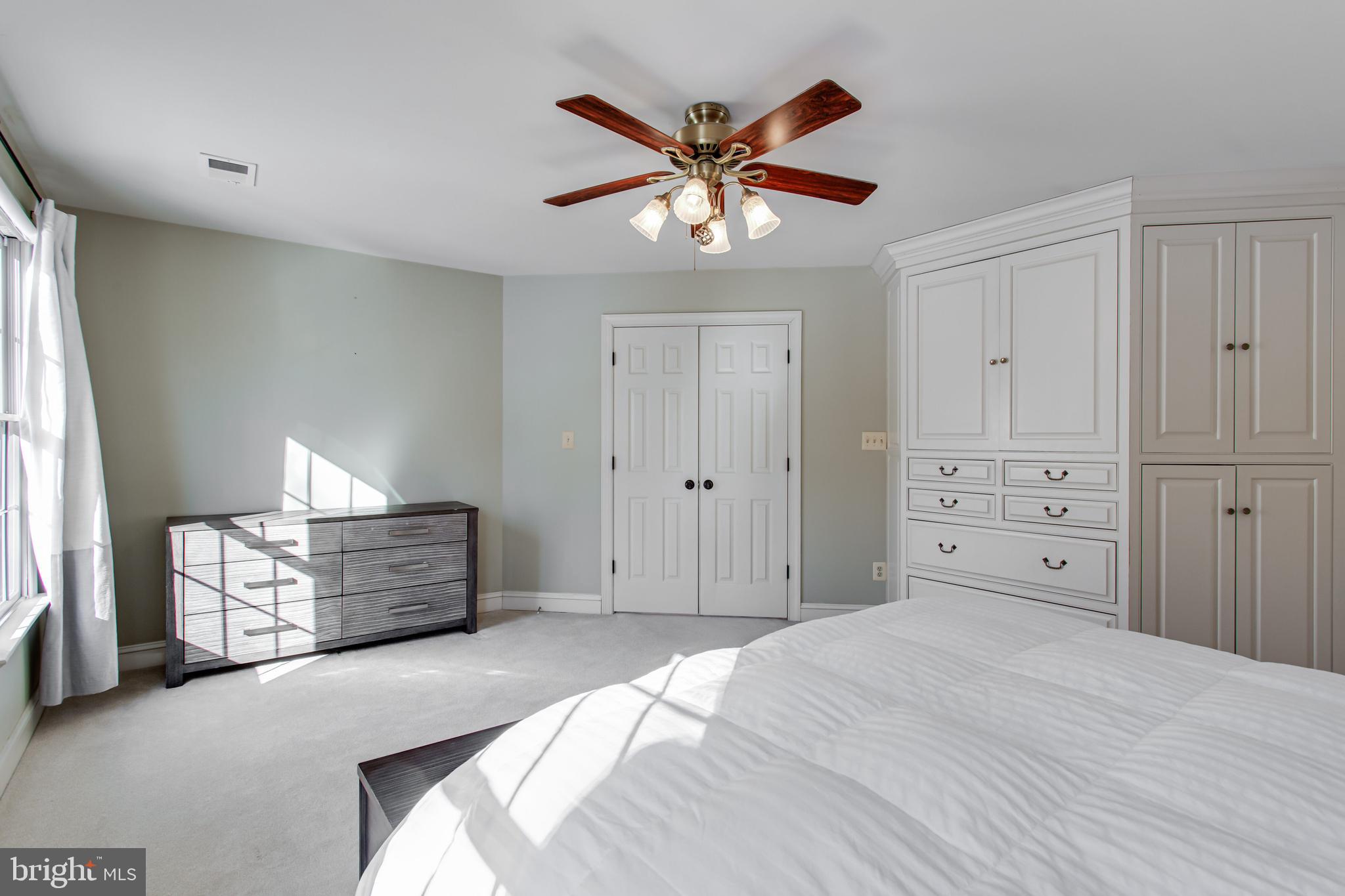 TALL OAKS - Residential