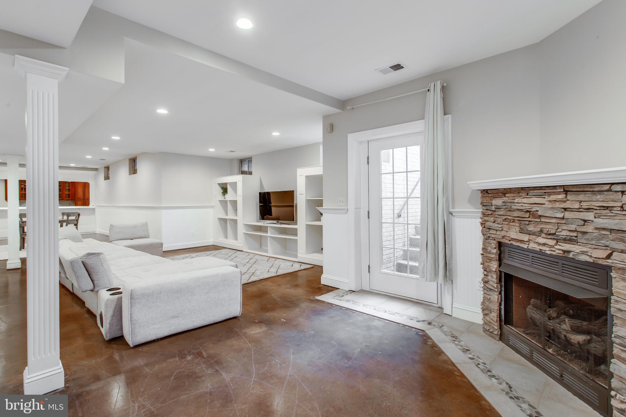 TALL OAKS - Residential