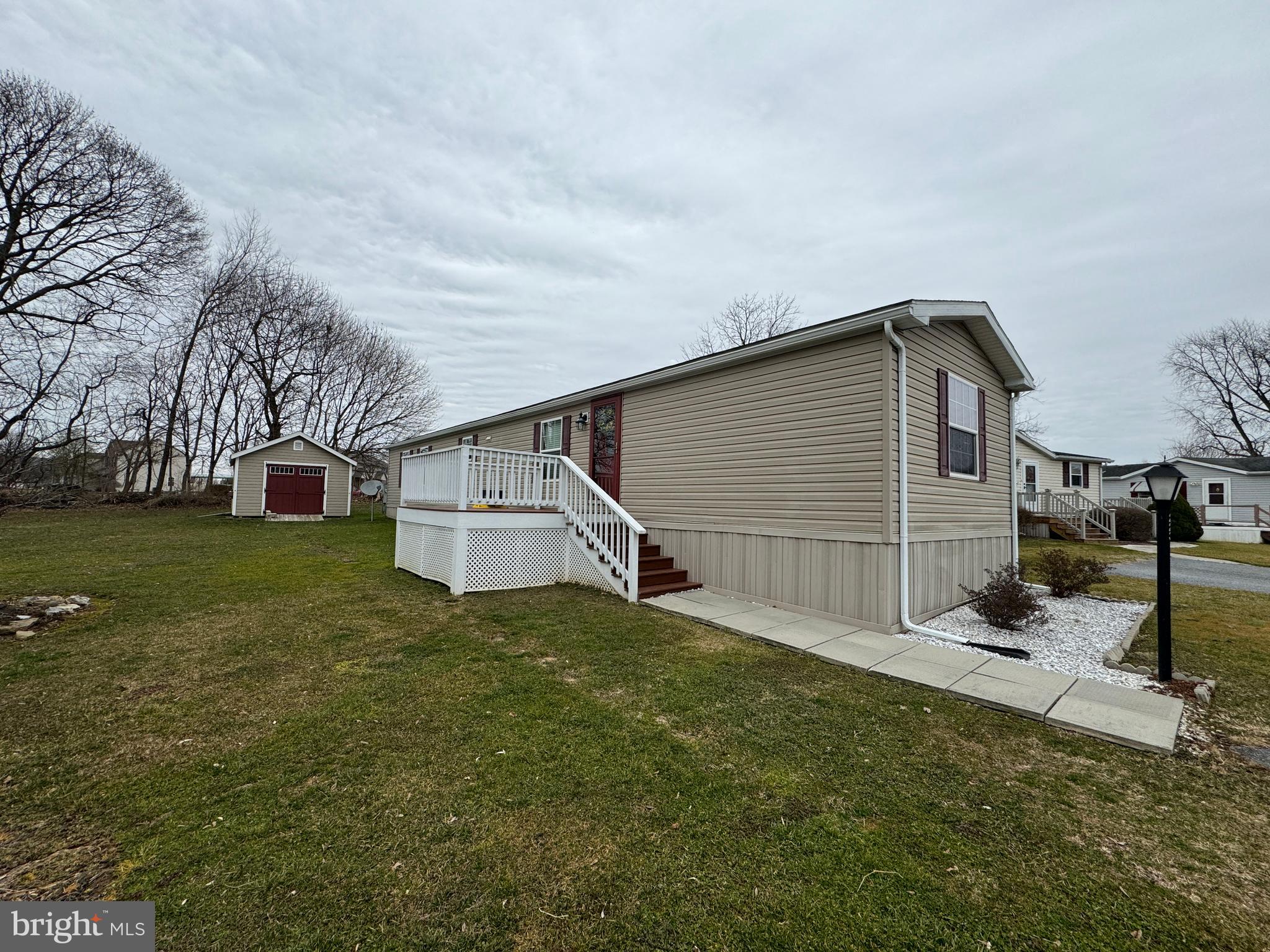 LINCOLN GREENS - Residential