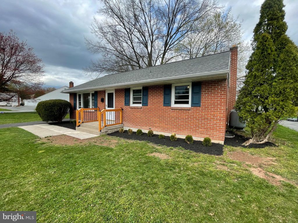 Photo of 495 N LOCUST ST, ELIZABETHTOWN, PA 17022 (MLS # PALA2033180)