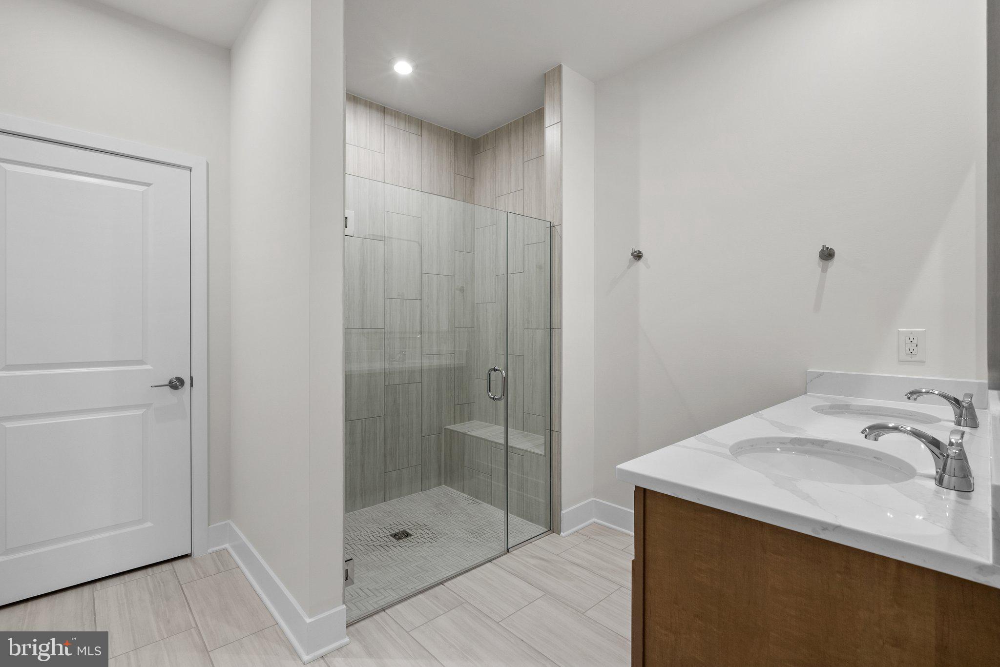 LEXINGTON 7 - Residential