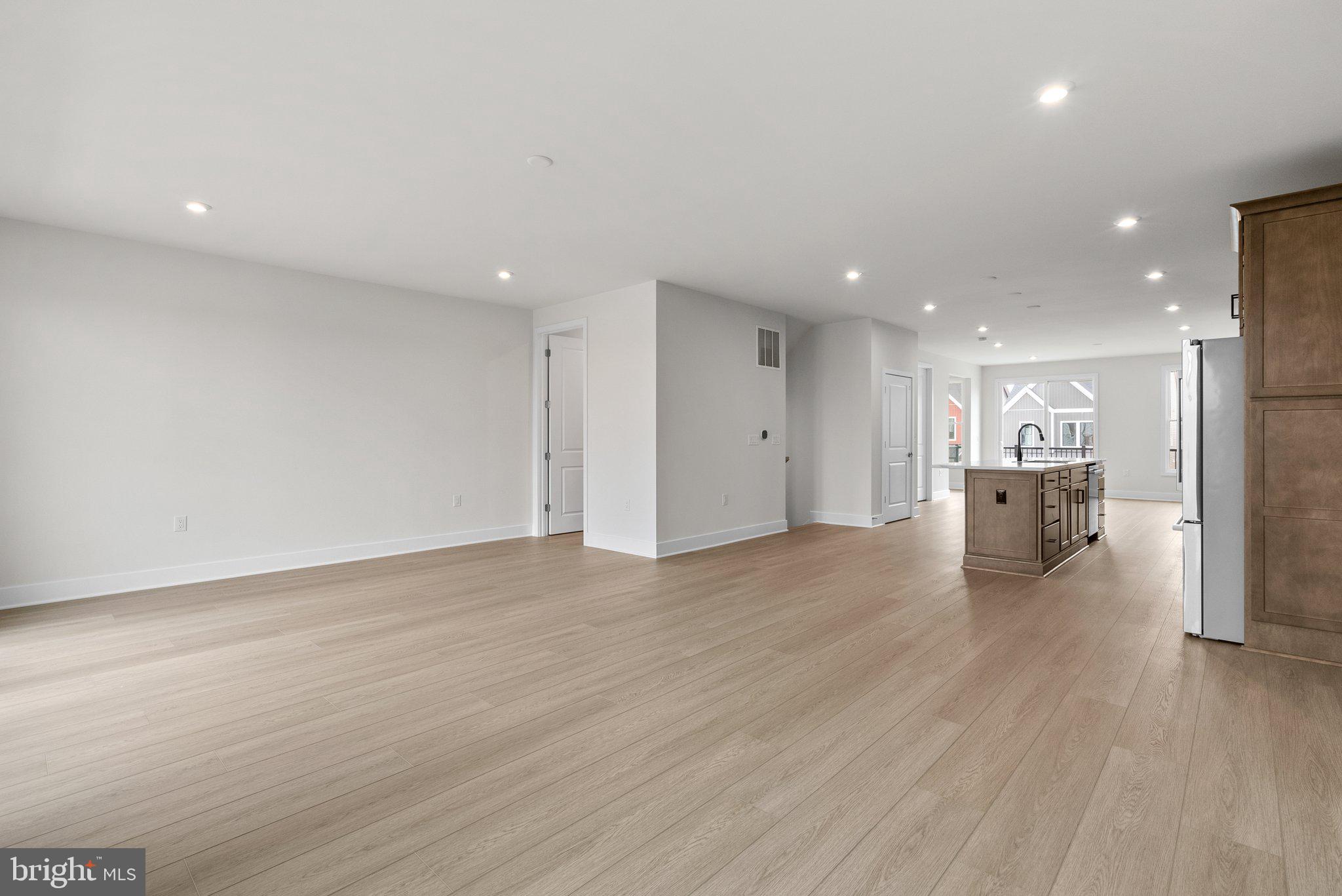 LEXINGTON 7 - Residential