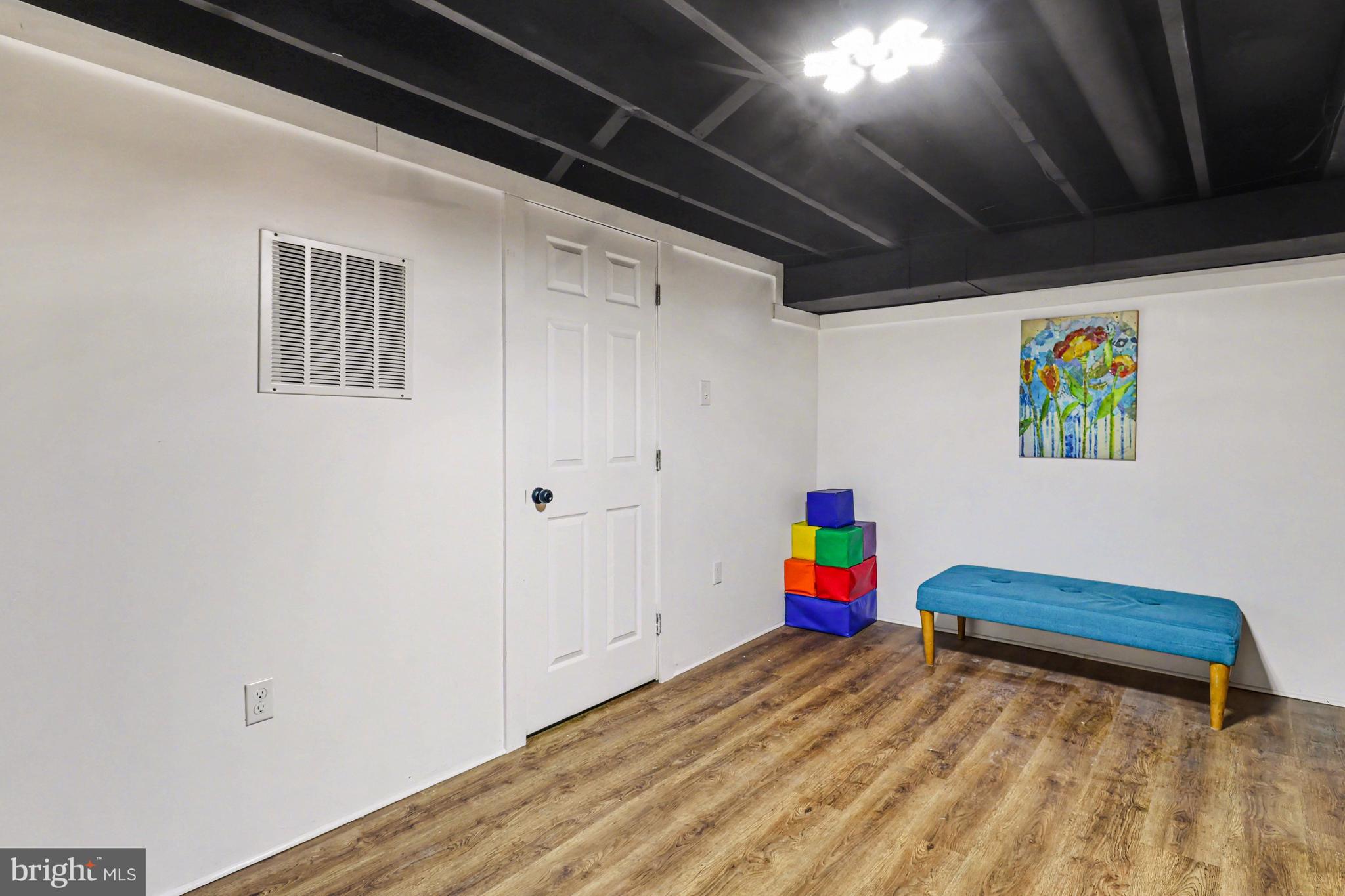 NESHAMINY FALLS - Residential