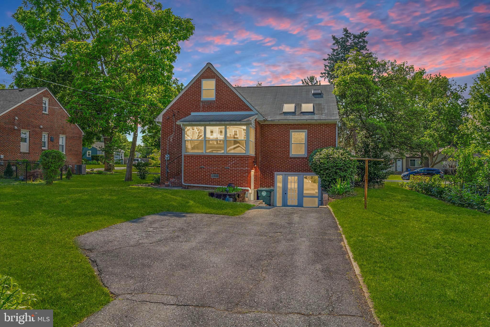 826 TRAIL AVENUE