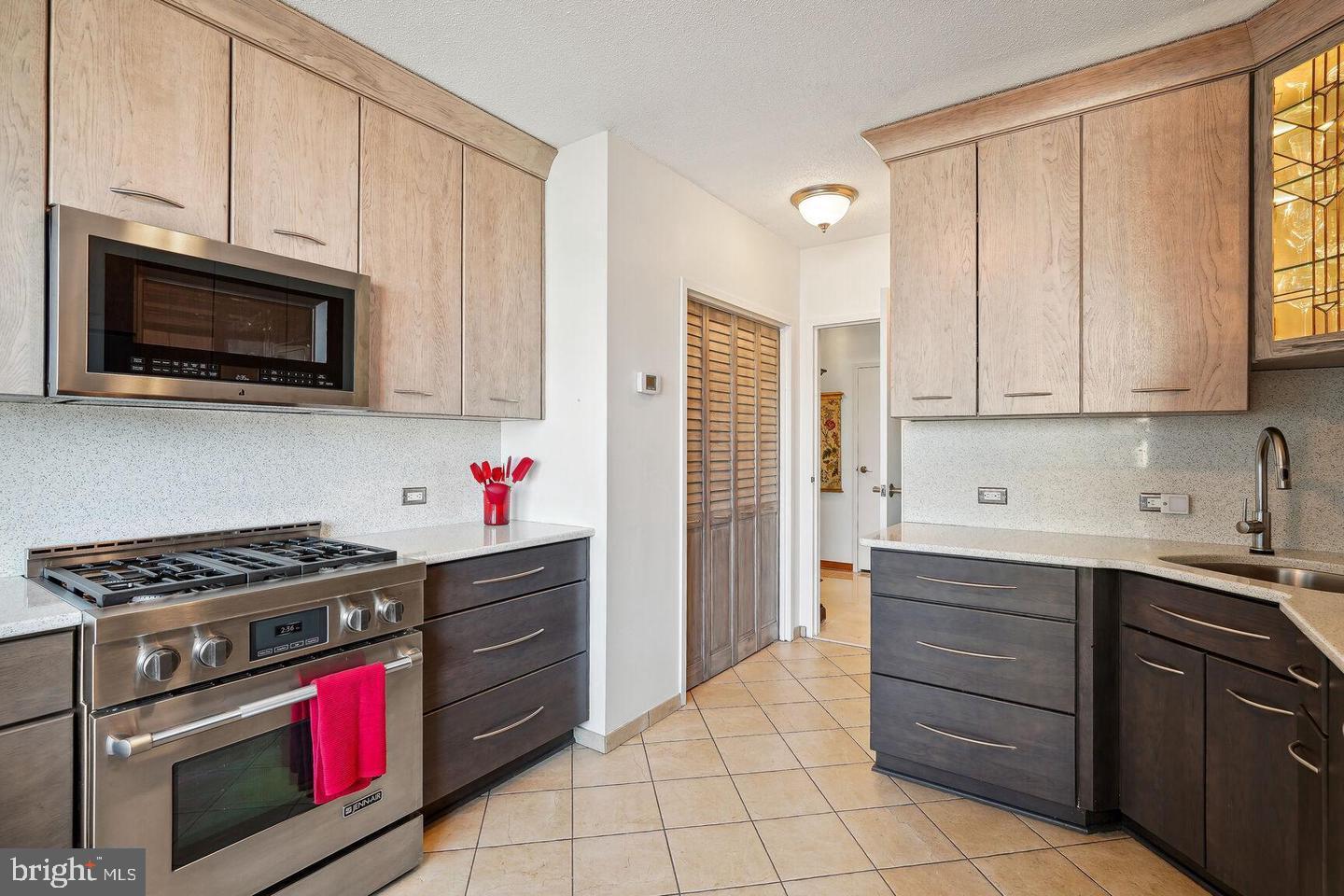 HYDE PARK - Residential Lease