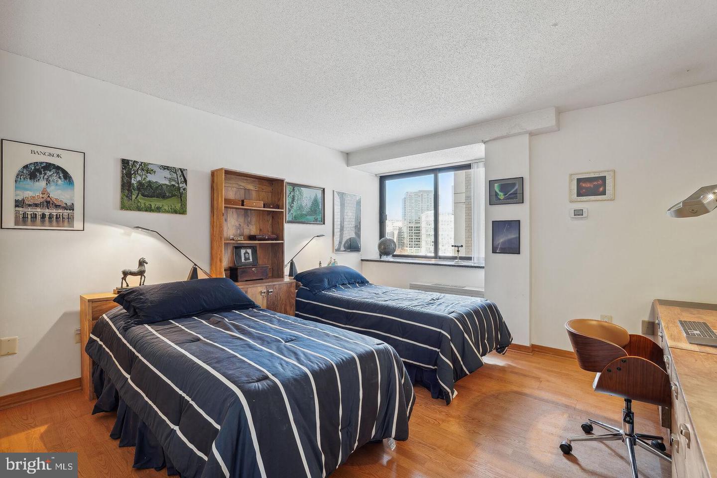 HYDE PARK - Residential Lease