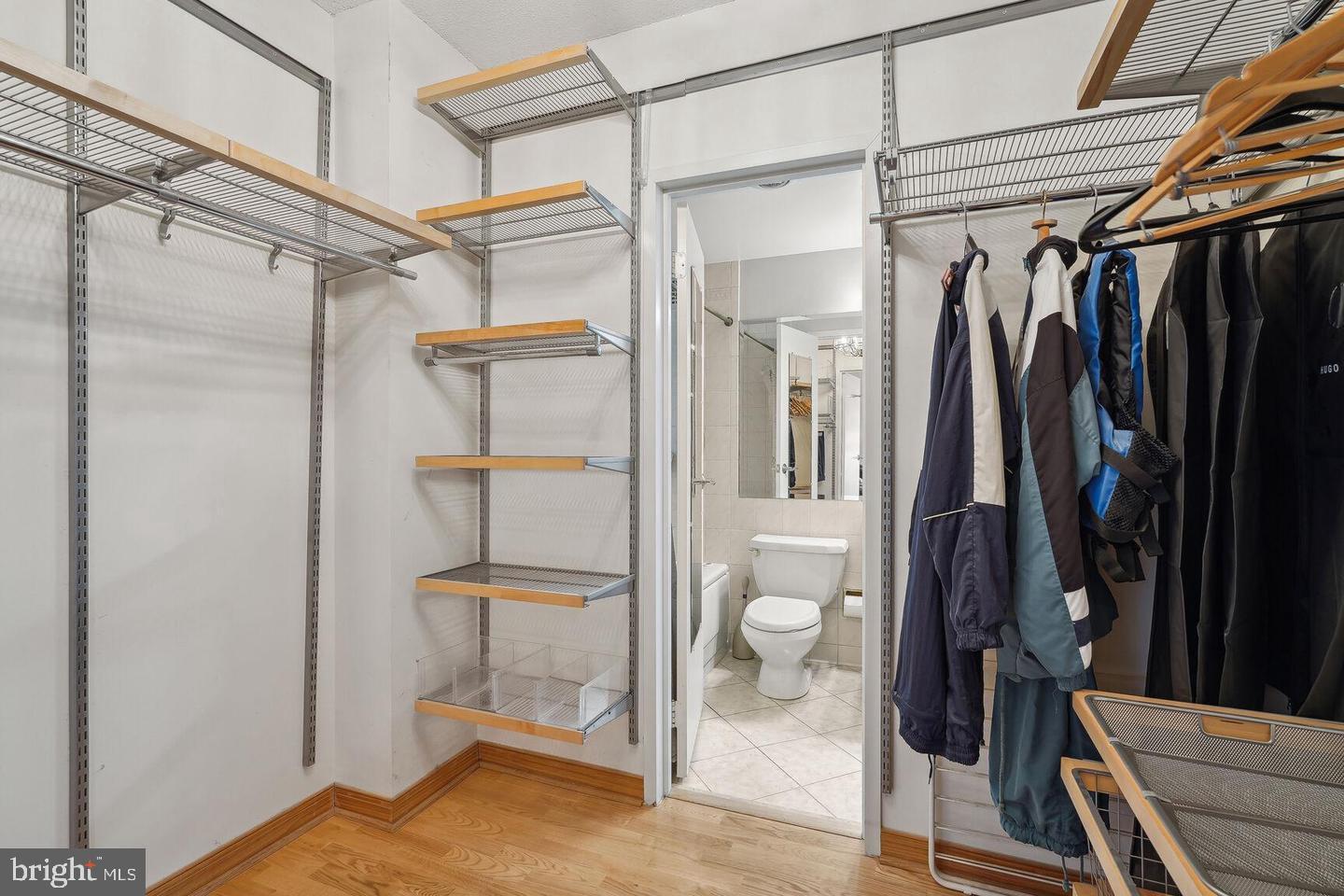 HYDE PARK - Residential Lease