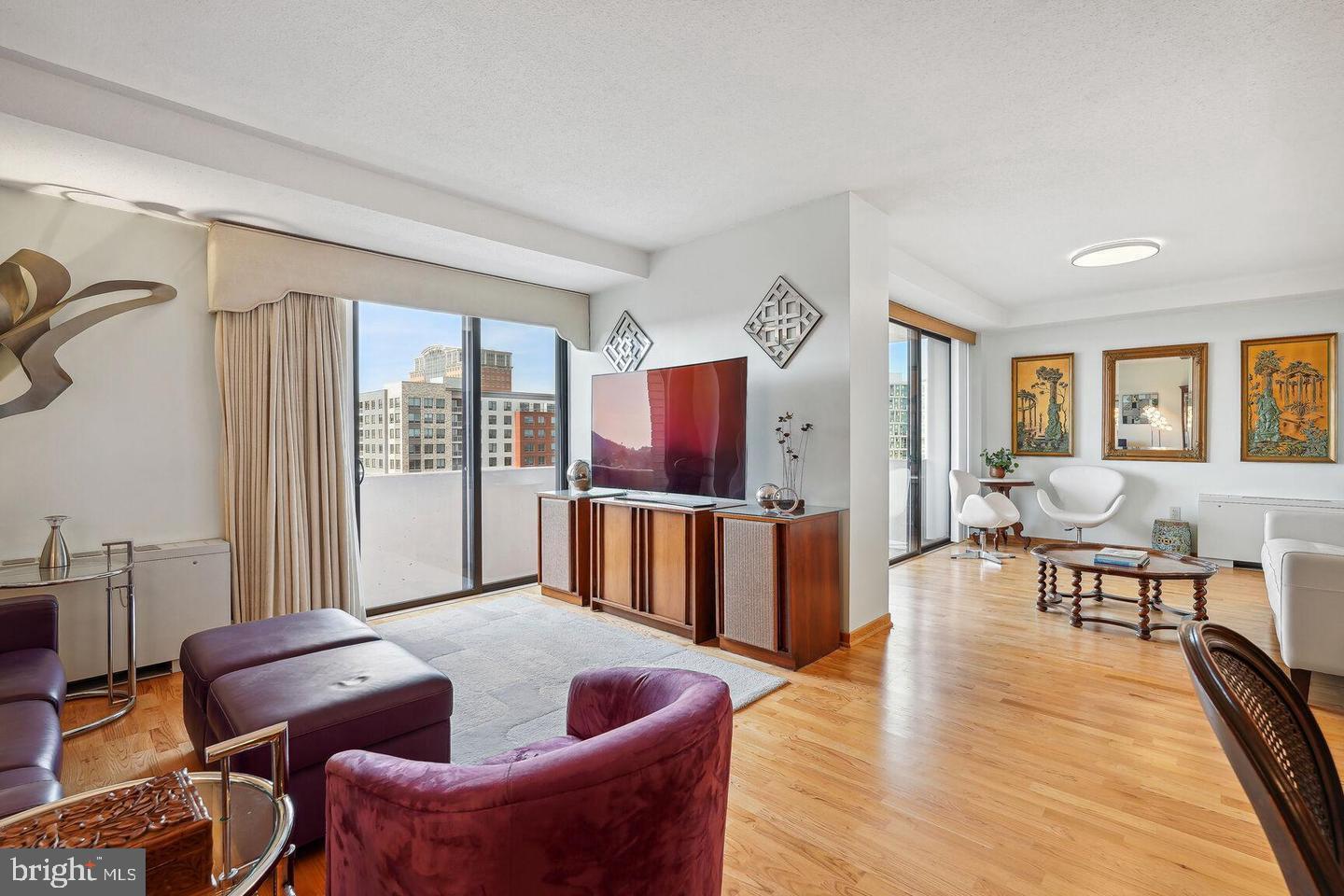 HYDE PARK - Residential Lease