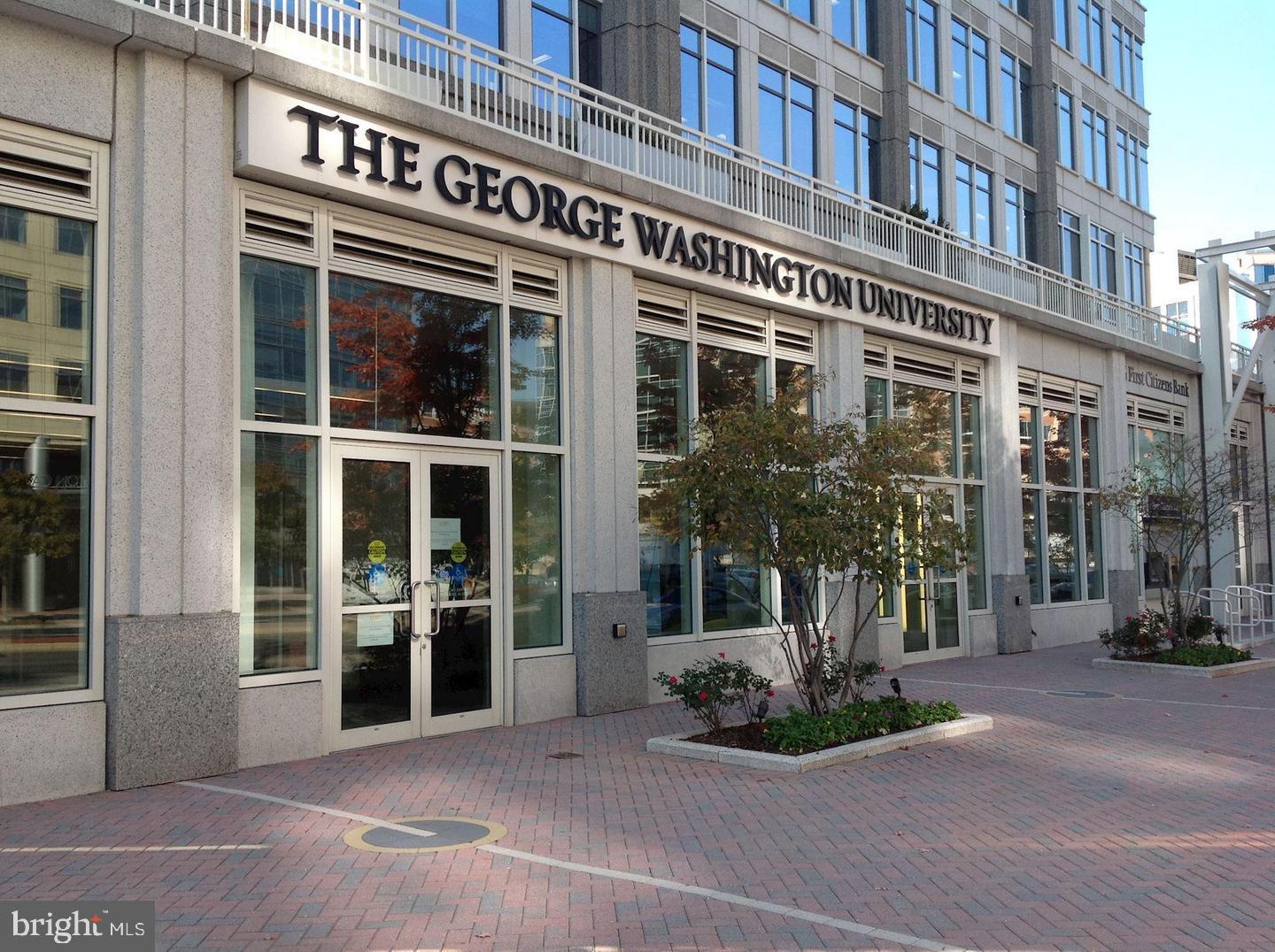 HYDE PARK - Residential Lease