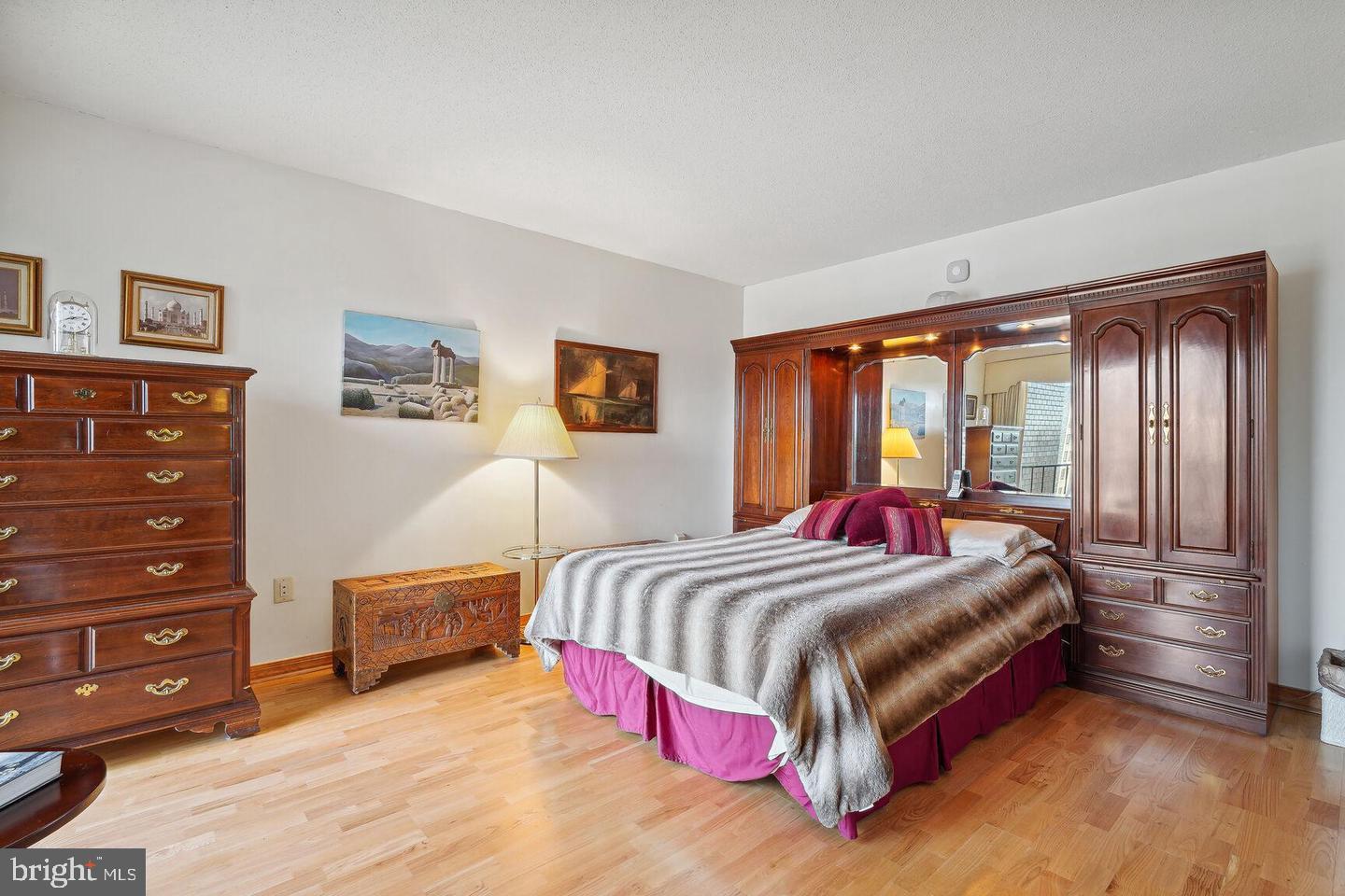 HYDE PARK - Residential Lease