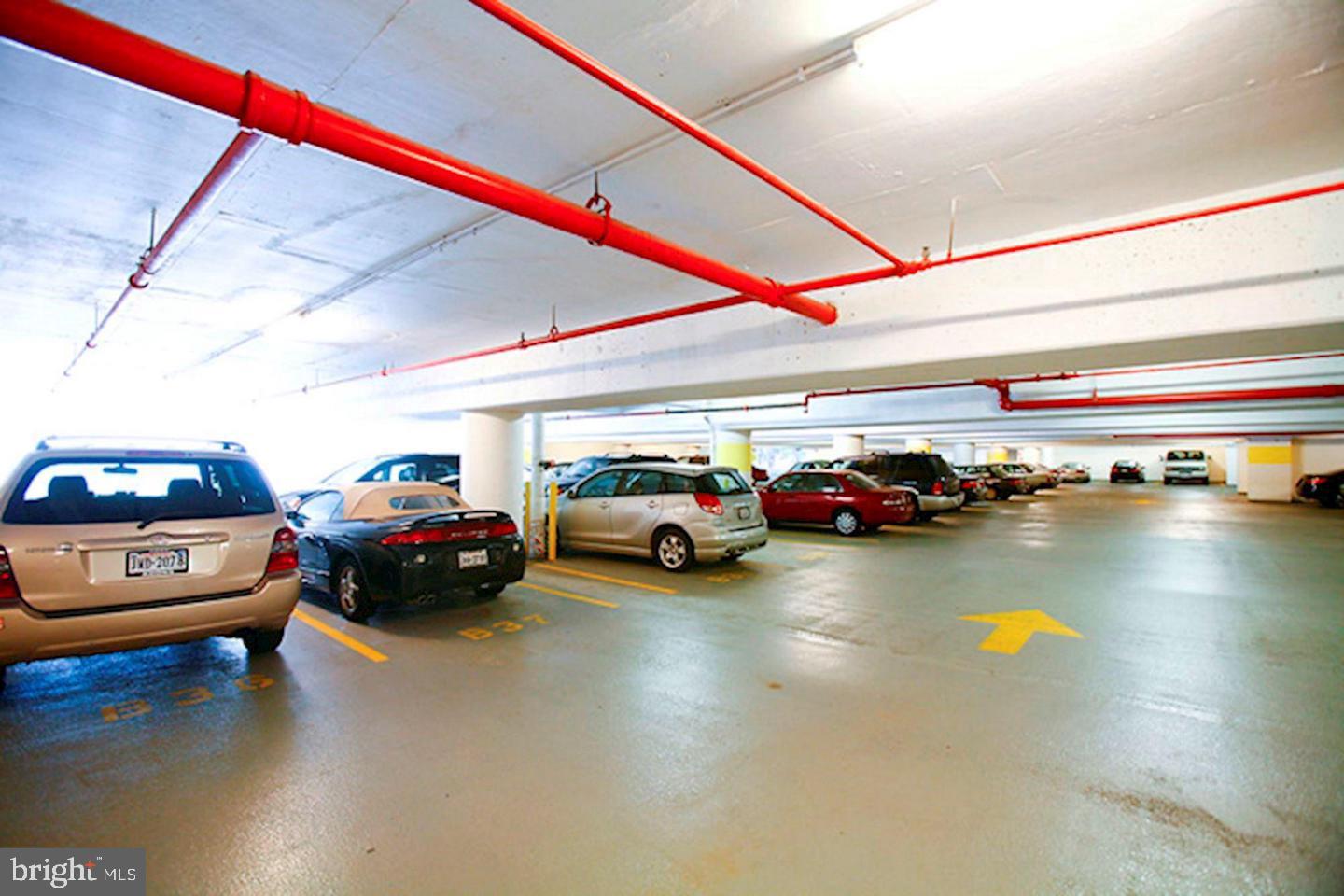 HYDE PARK - Residential Lease