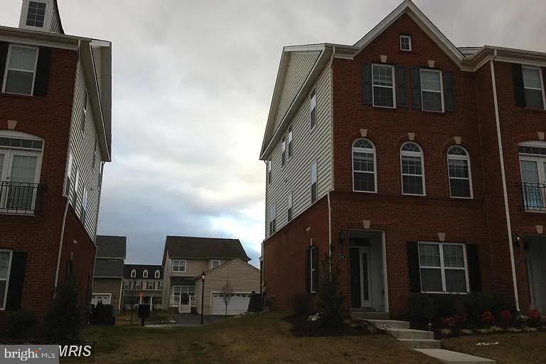 LOUDOUN VALLEY ESTATES 2 - Residential Lease