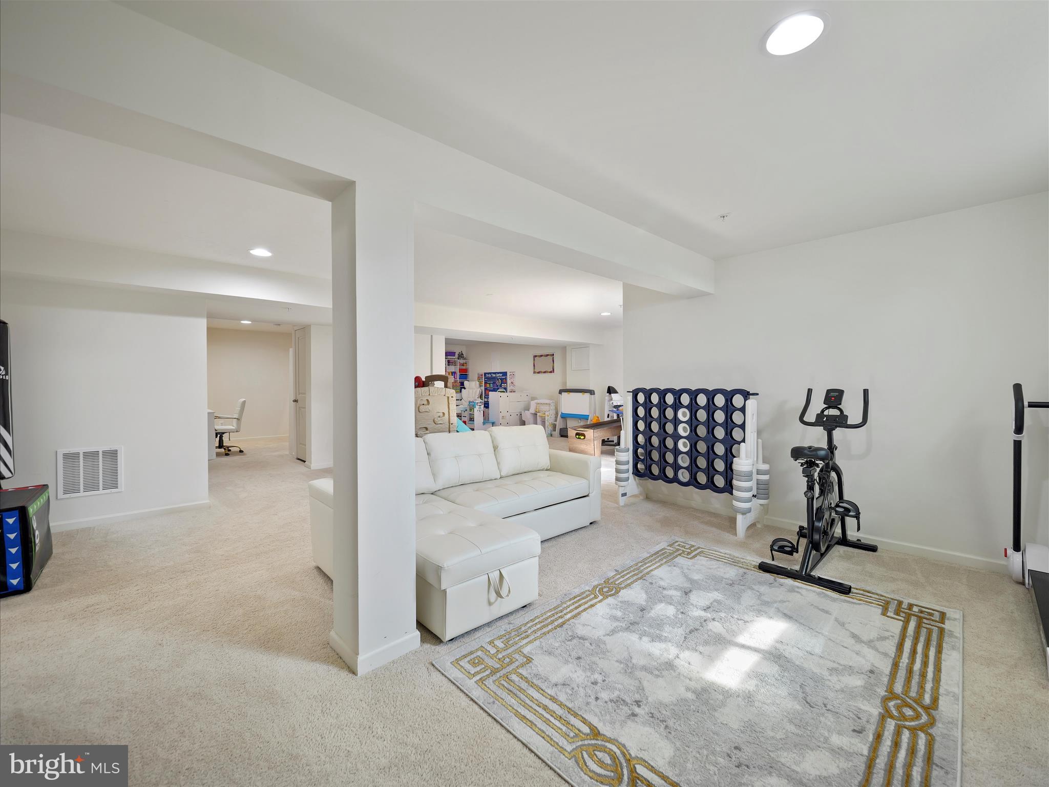 WEST FIELDS - Residential