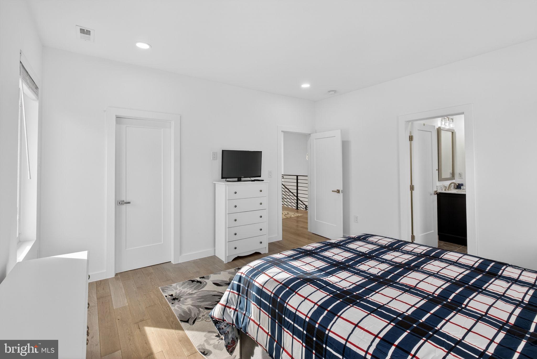 PIMMIT HILLS - Residential