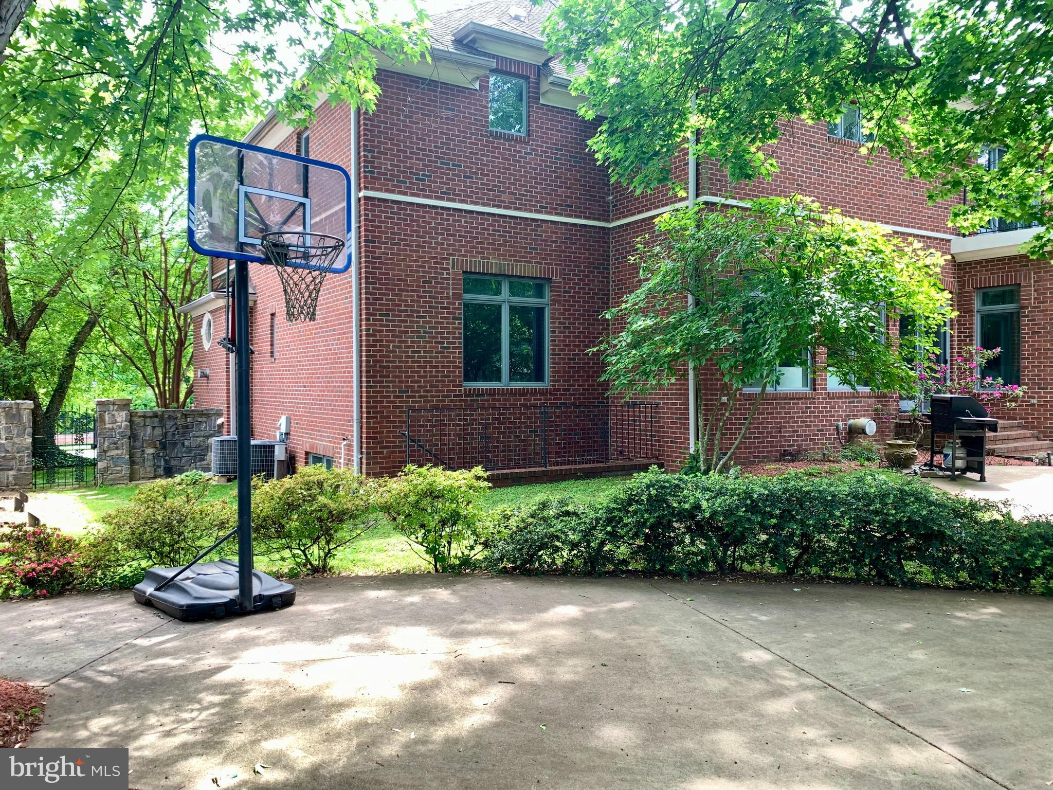 NORTH CHEVY CHASE - Residential