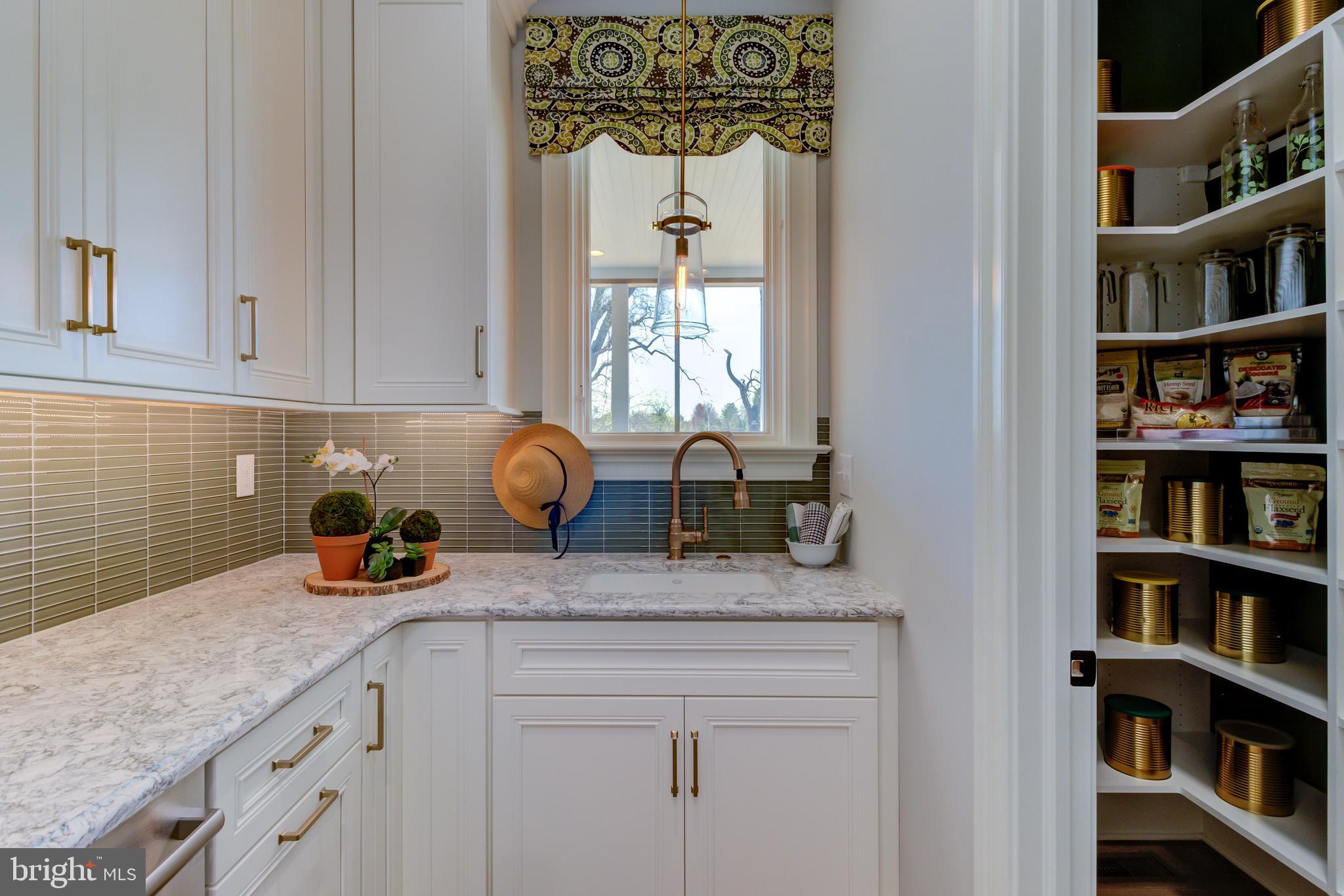 OLD COVERED BRIDGE - Residential