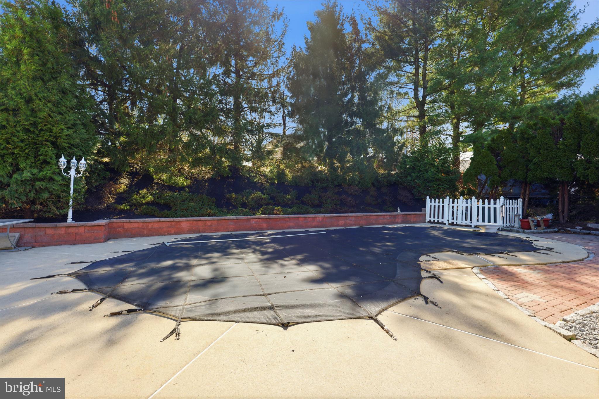 COUNTRY VIL AT CTR - Residential