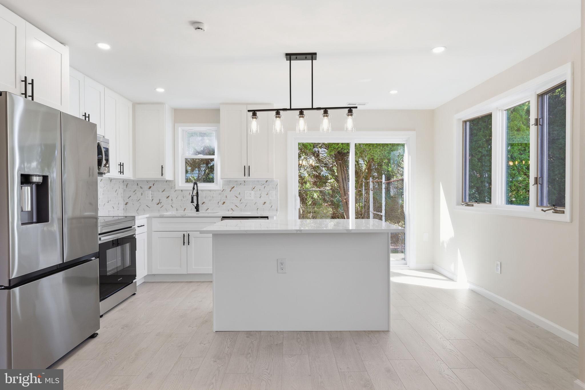 COUNTRY VIL AT CTR - Residential