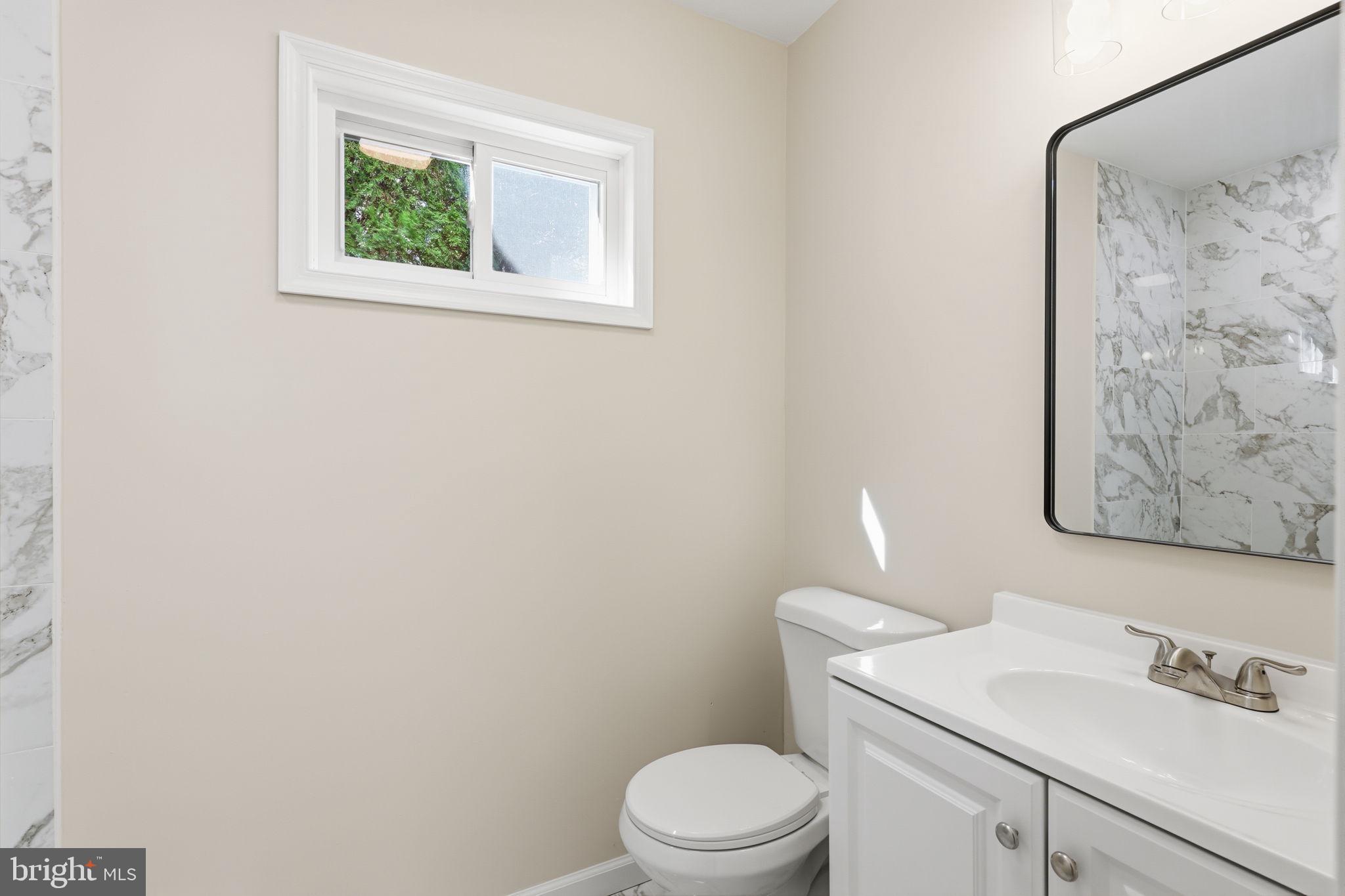 COUNTRY VIL AT CTR - Residential