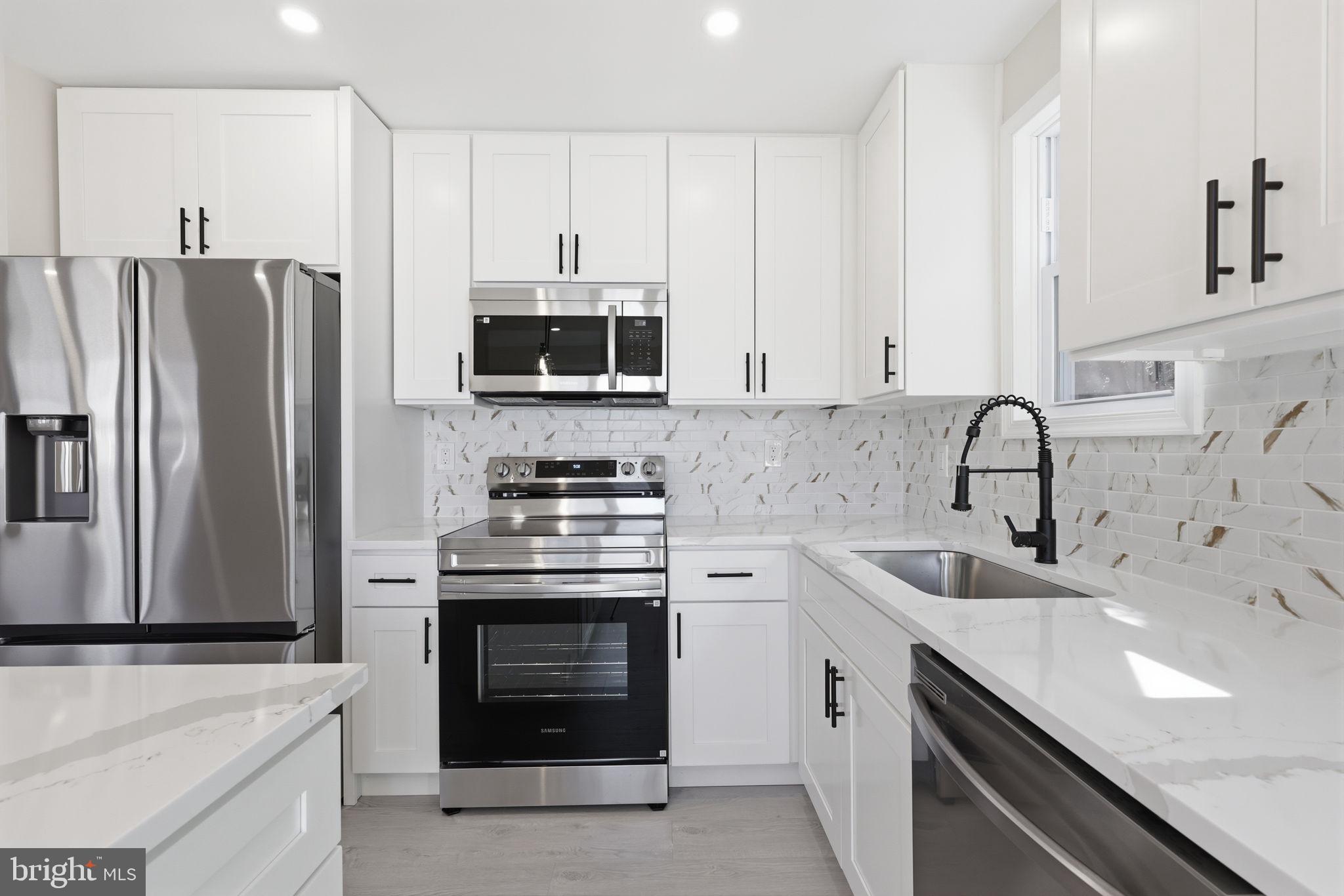 COUNTRY VIL AT CTR - Residential