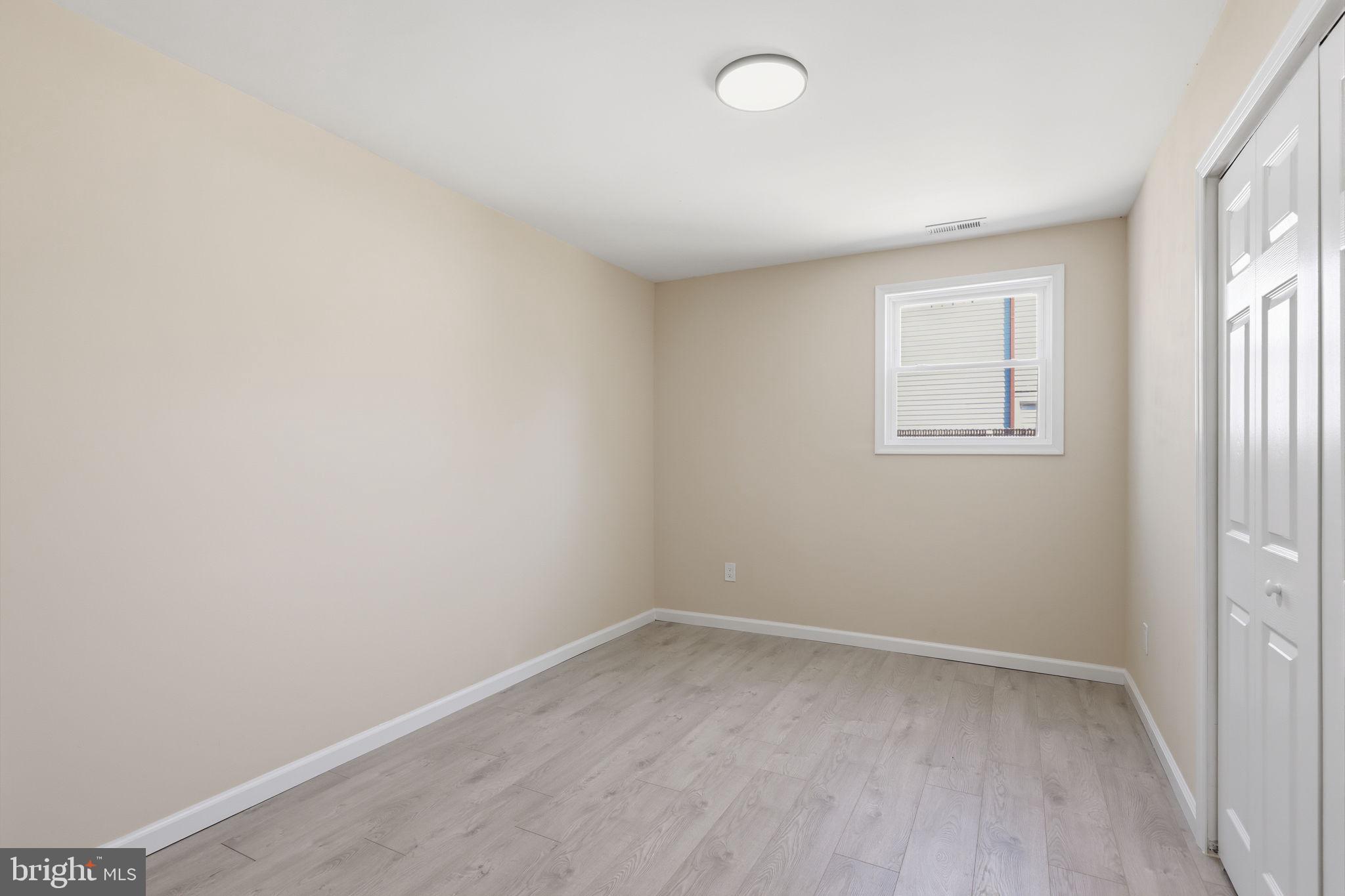 COUNTRY VIL AT CTR - Residential