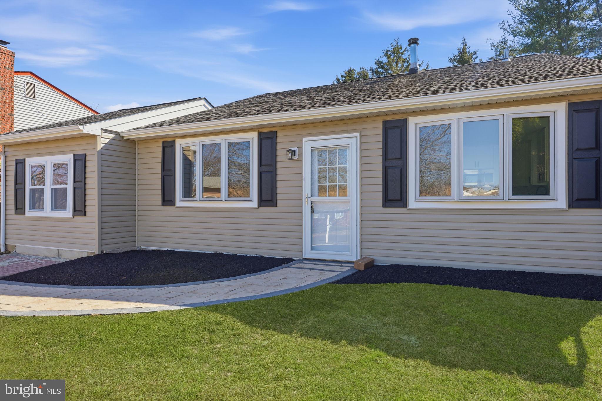 COUNTRY VIL AT CTR - Residential