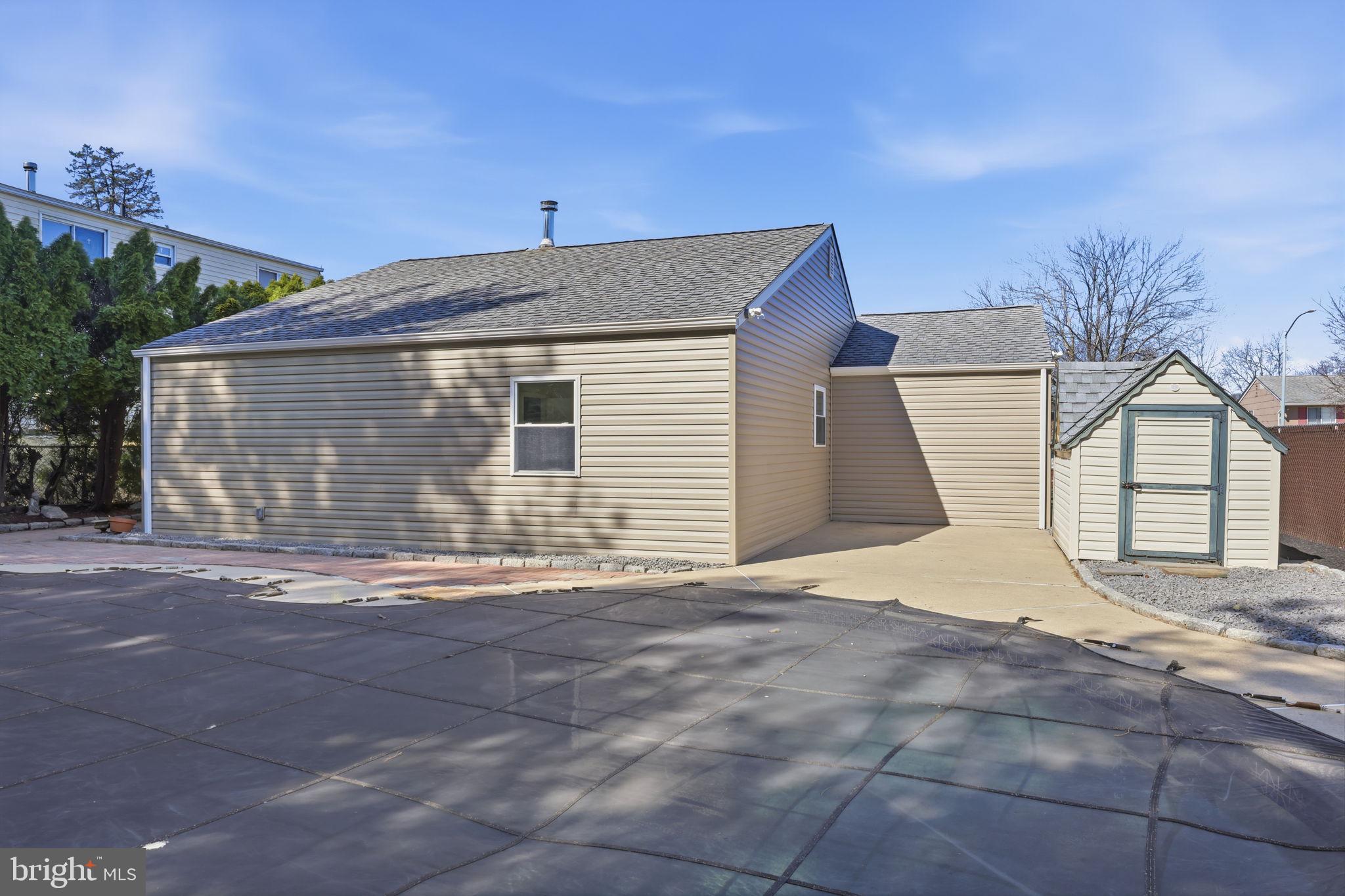 COUNTRY VIL AT CTR - Residential