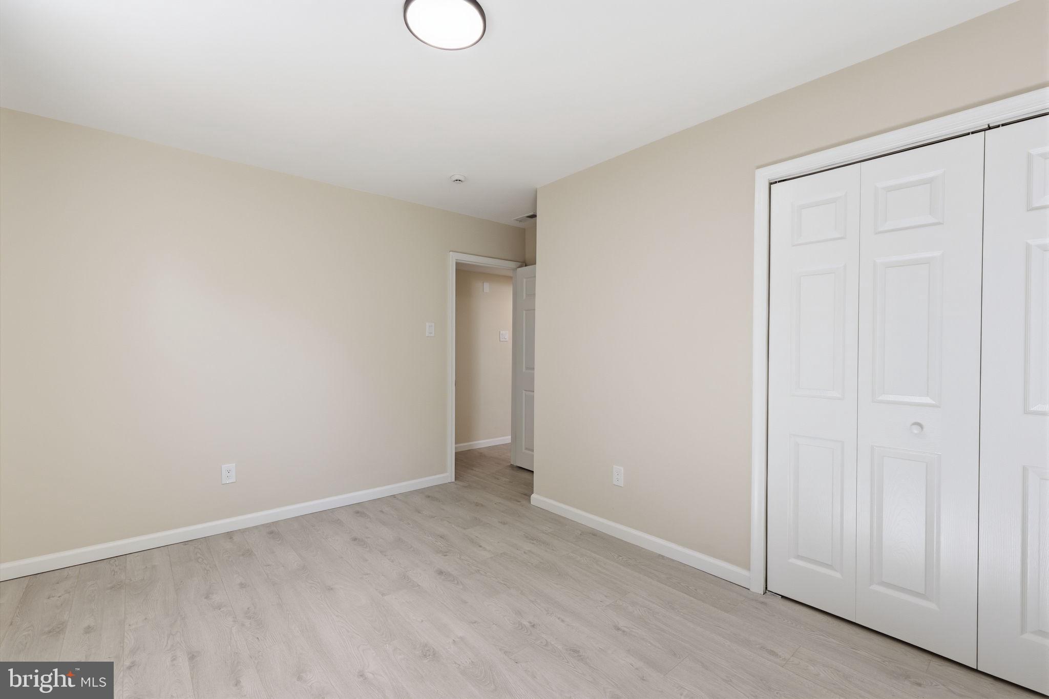 COUNTRY VIL AT CTR - Residential