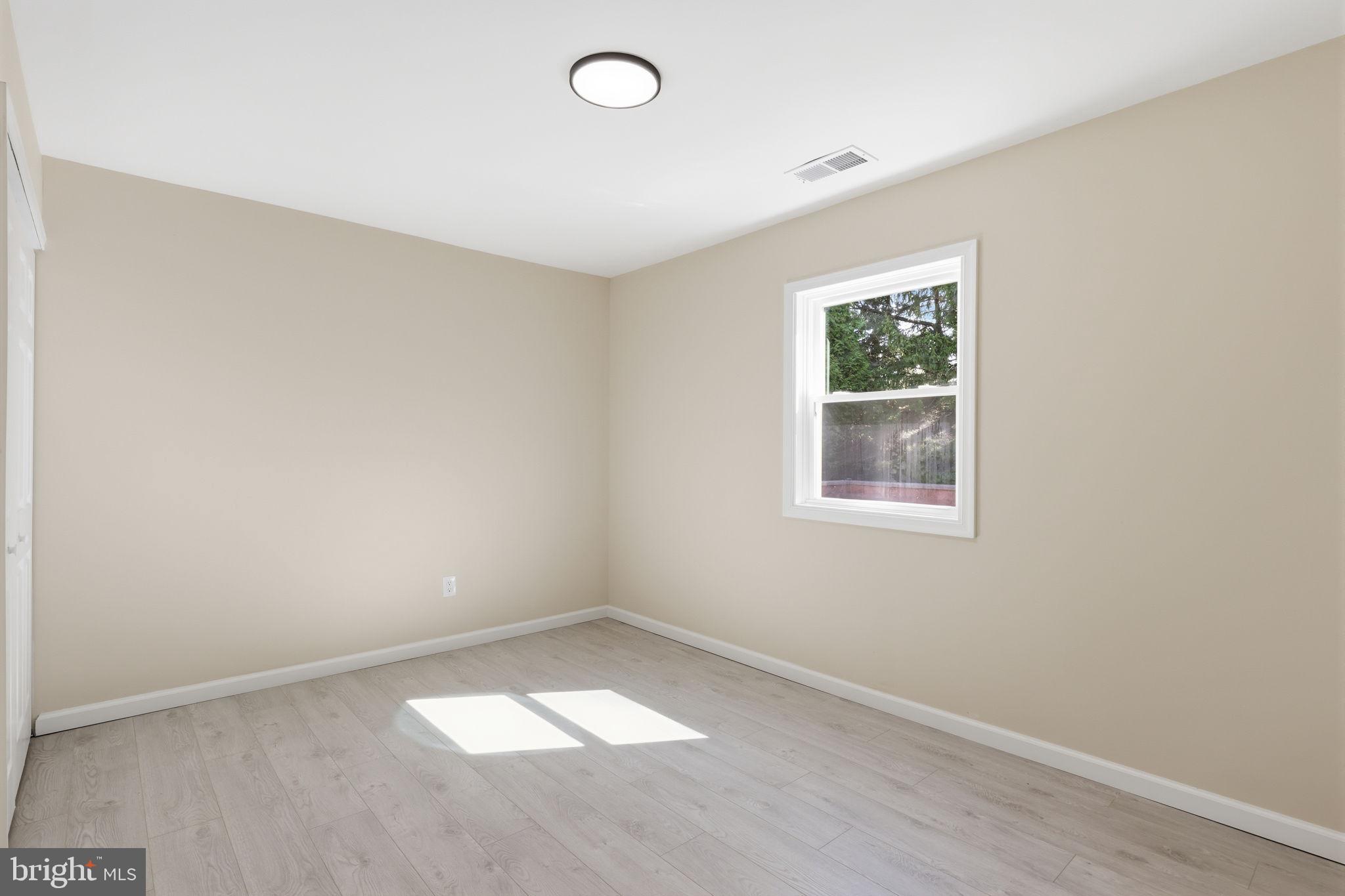 COUNTRY VIL AT CTR - Residential