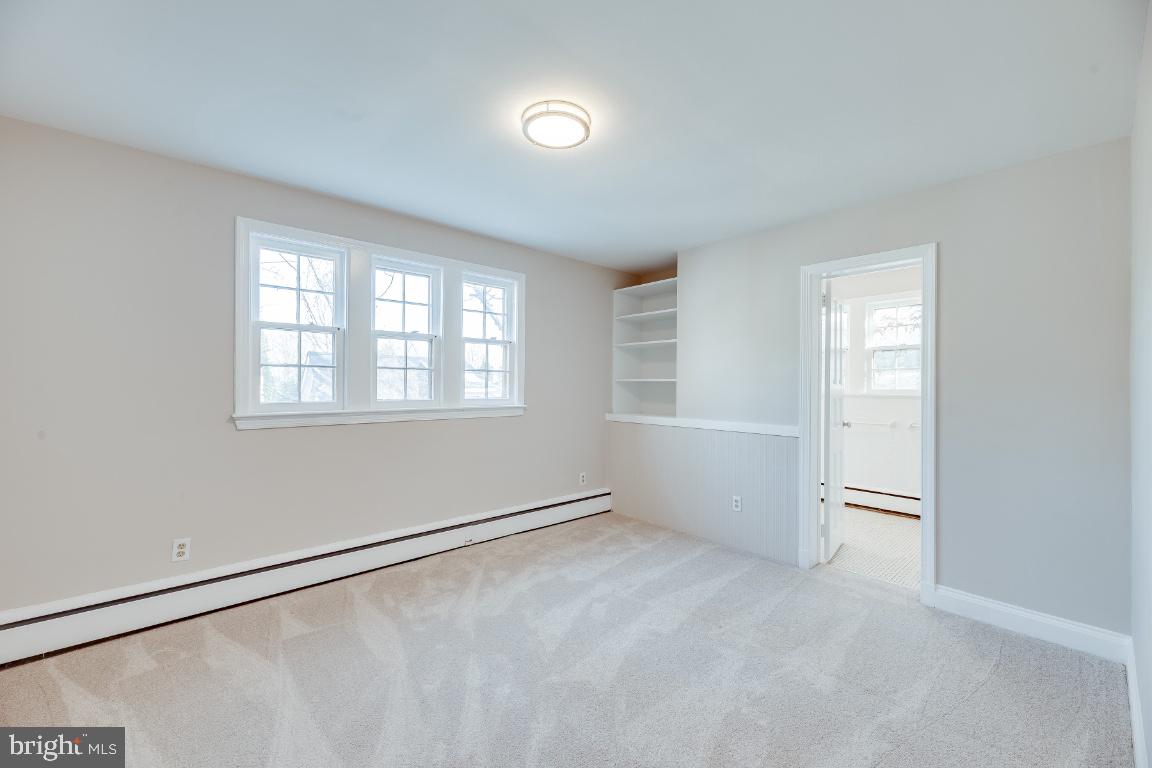 COUNTRY CLUB HILLS - Residential Lease