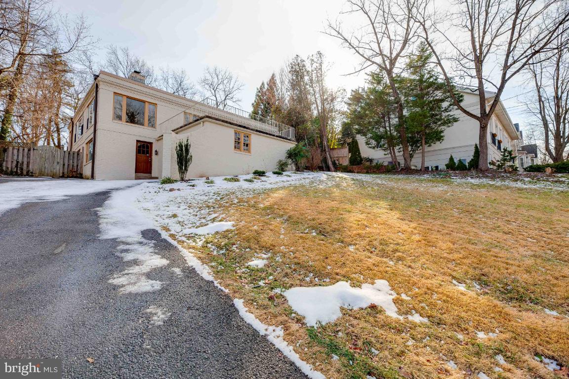 COUNTRY CLUB HILLS - Residential Lease