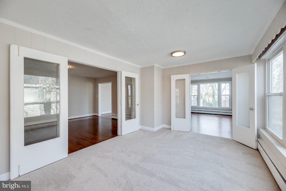 COUNTRY CLUB HILLS - Residential Lease