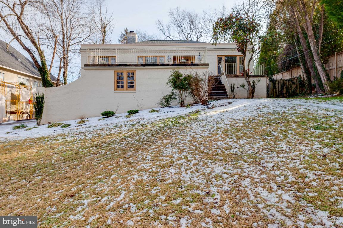 COUNTRY CLUB HILLS - Residential Lease