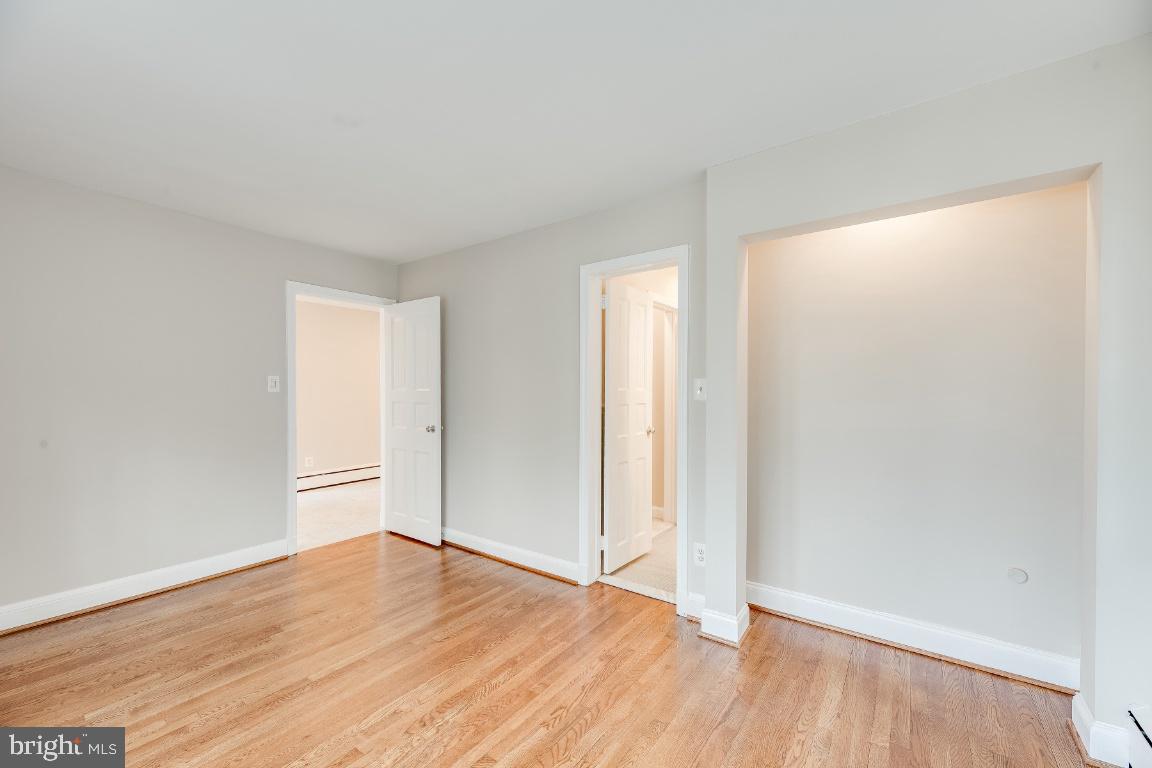 COUNTRY CLUB HILLS - Residential Lease