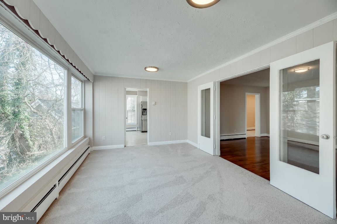 COUNTRY CLUB HILLS - Residential Lease