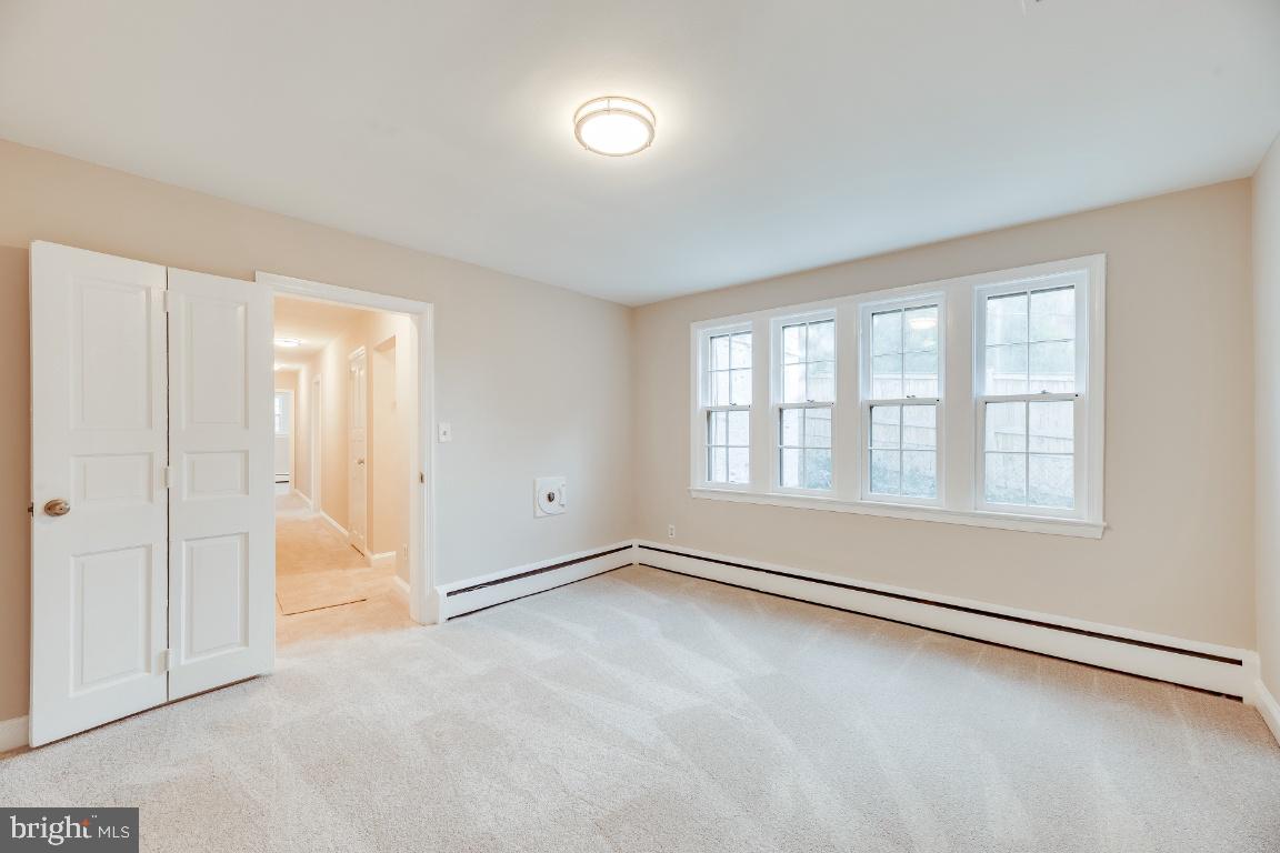 COUNTRY CLUB HILLS - Residential Lease